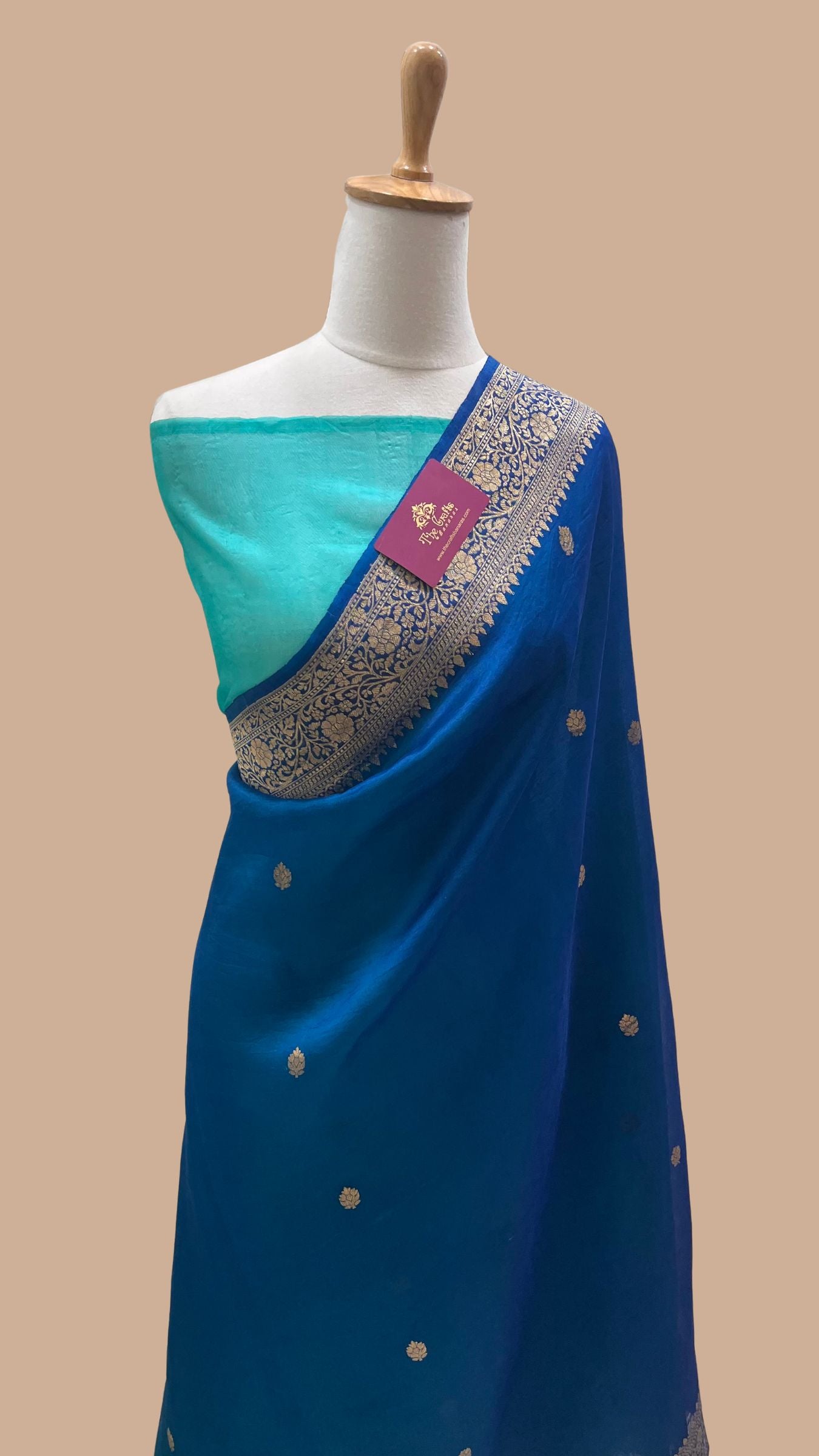 Pure Kora Silk Handloom Banarasi Saree - With Kadhua motifs