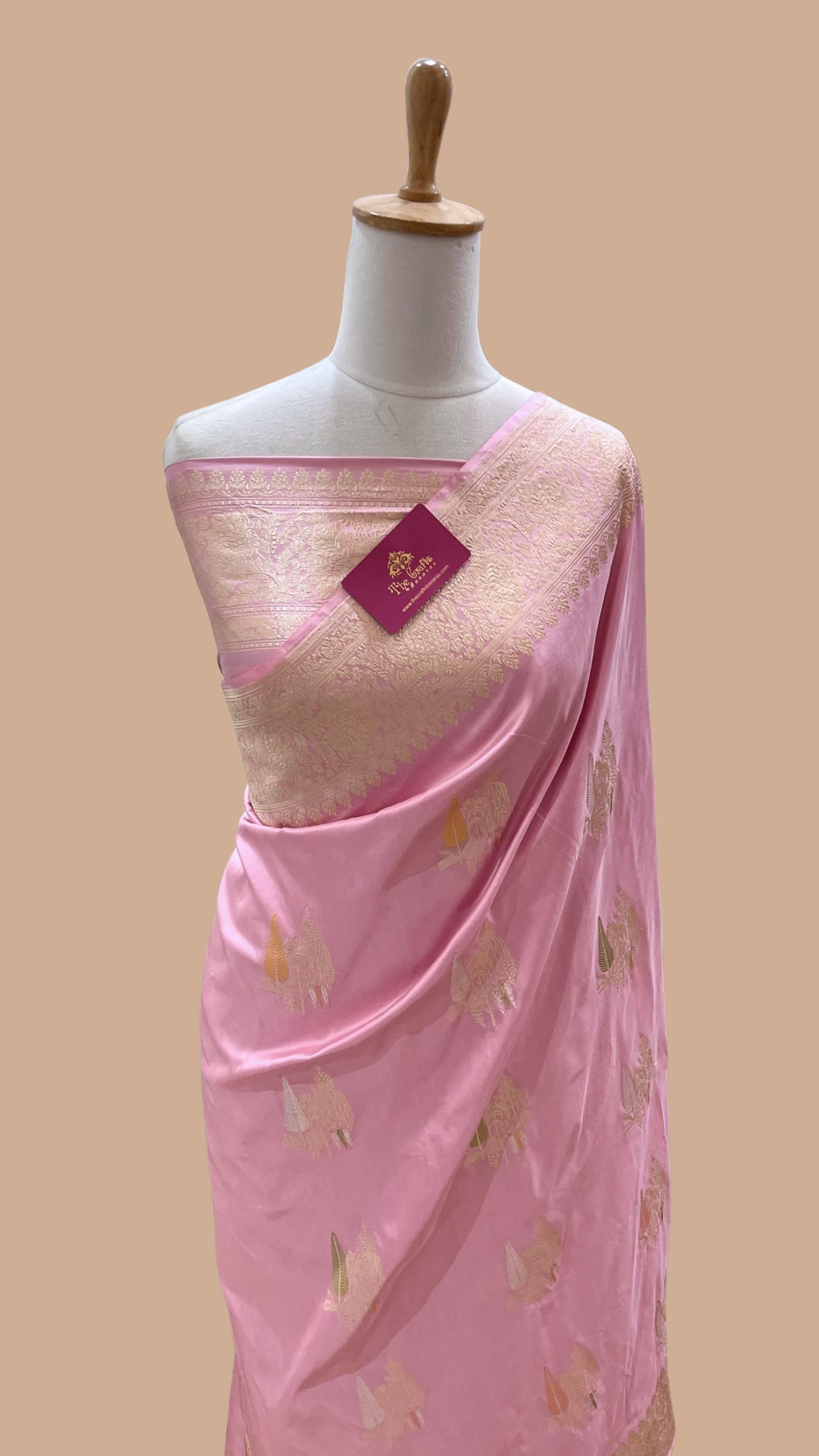 Pure Katan Silk Handloom Banarasi Saree - with kadhua meenakari motifs