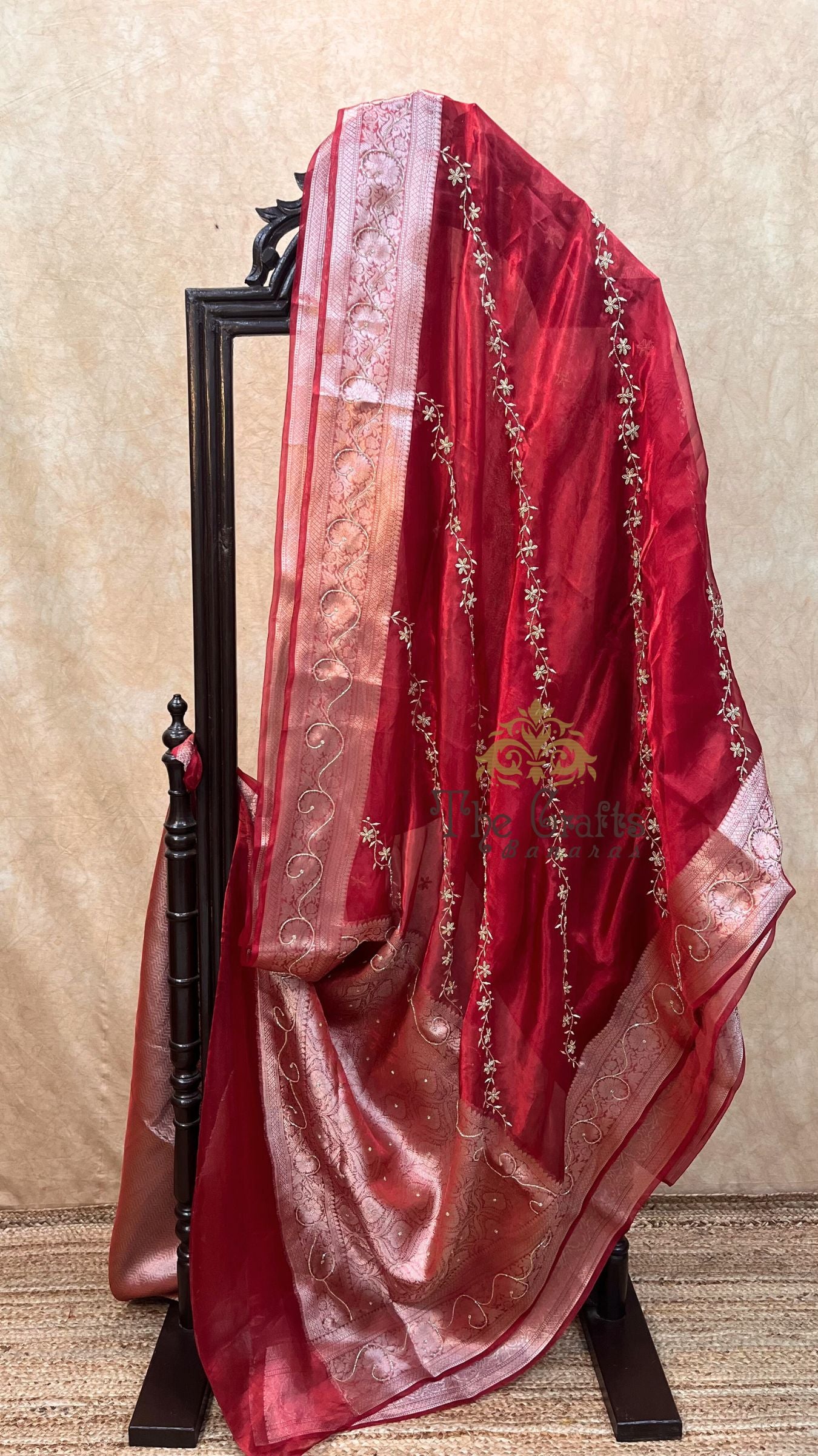 Pure Kora Silk Handloom Banarasi Saree - With Kadhua motifs