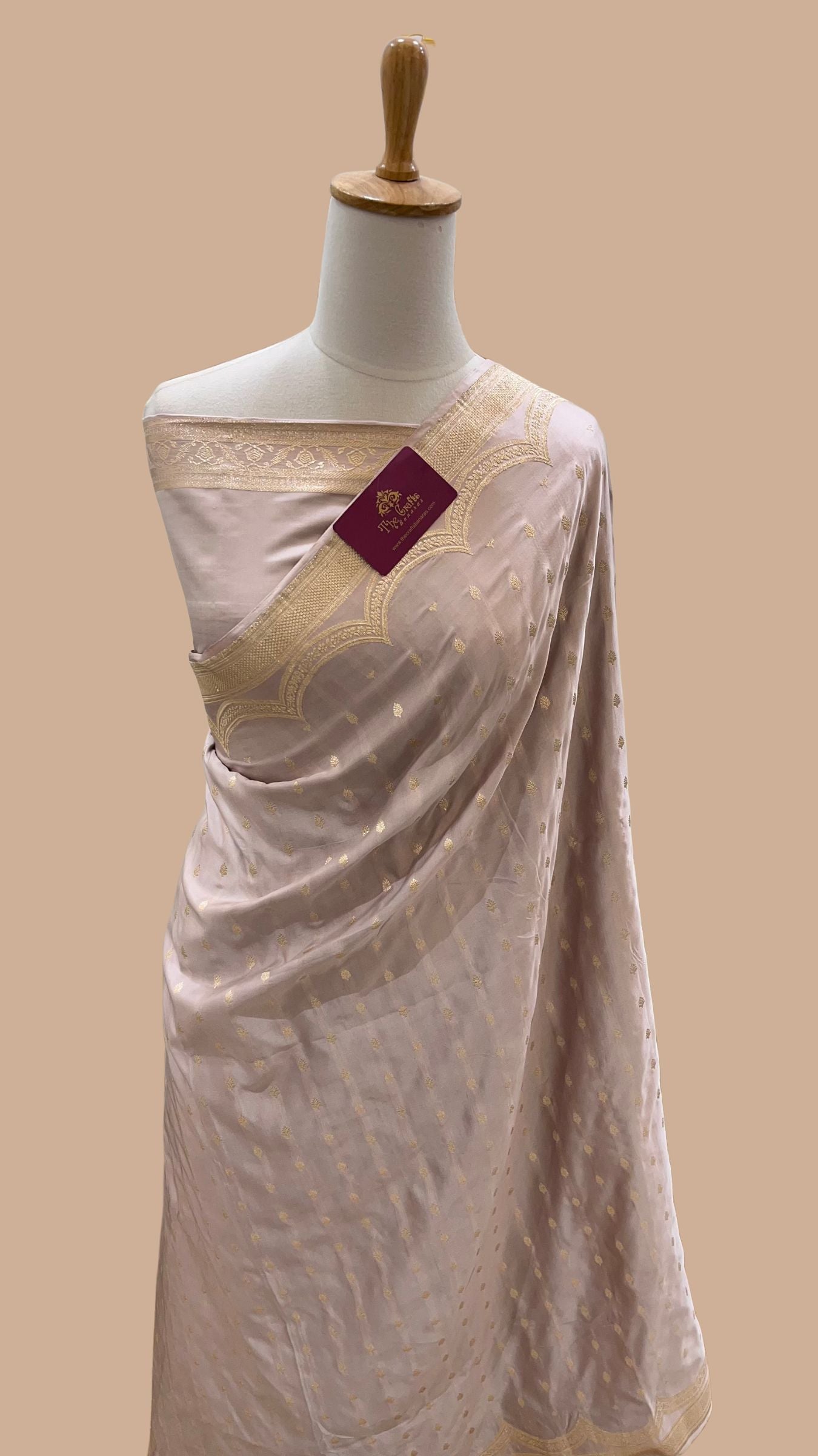 Pure Satin Silk Handloom Banarasi Saree - Motifs