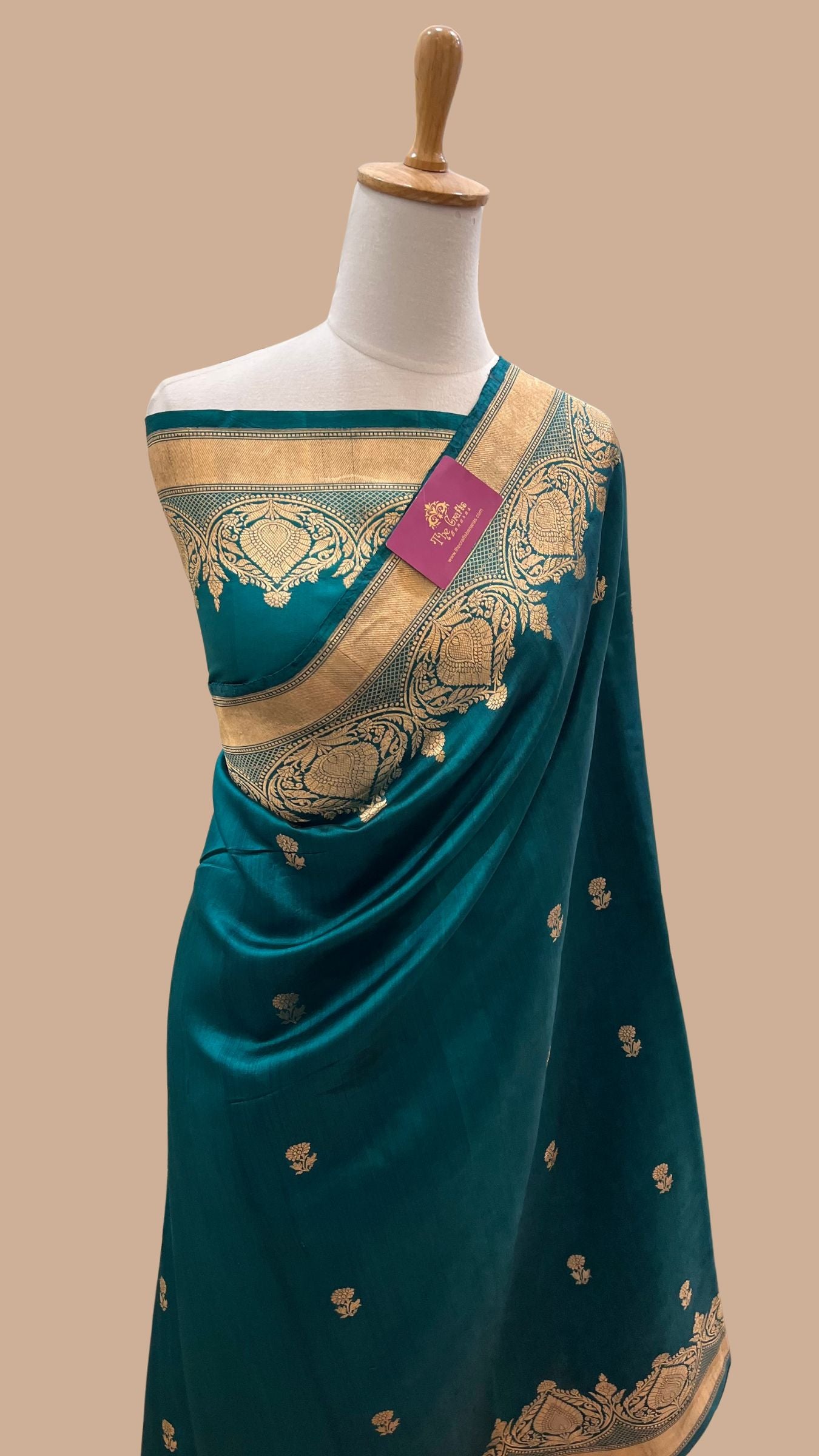 Pure Katan Silk Handloom Banarasi Saree - with kadhua motifs