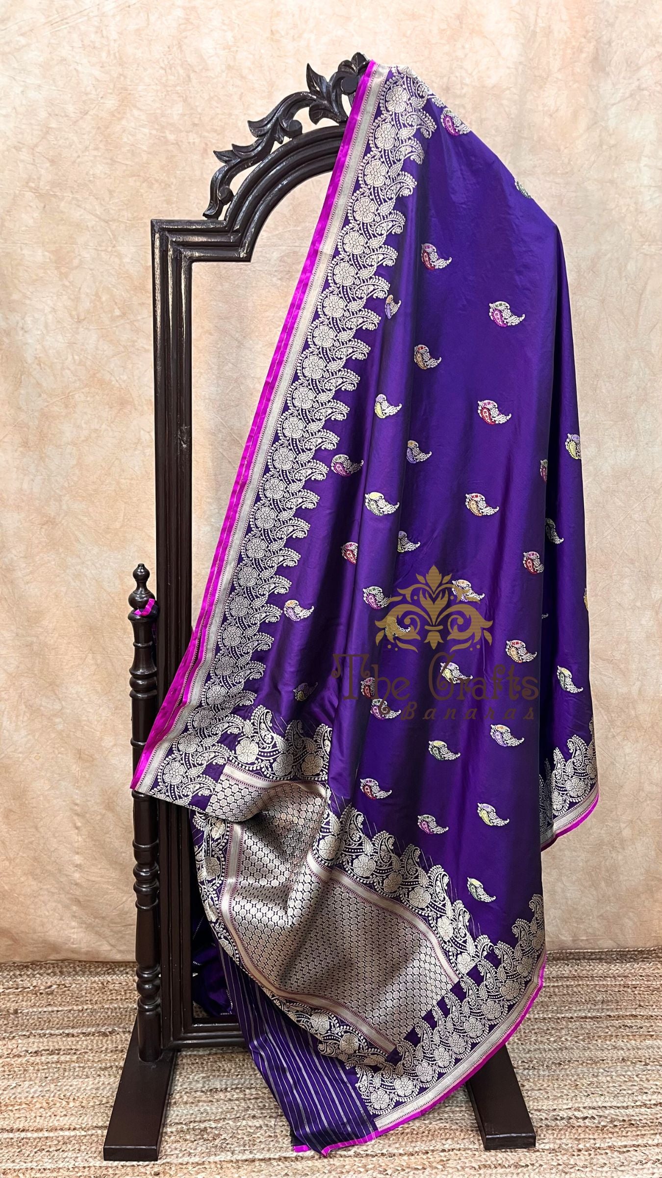 Pure Katan Silk Handloom Banarasi Saree - with kadhua meenakari motifs