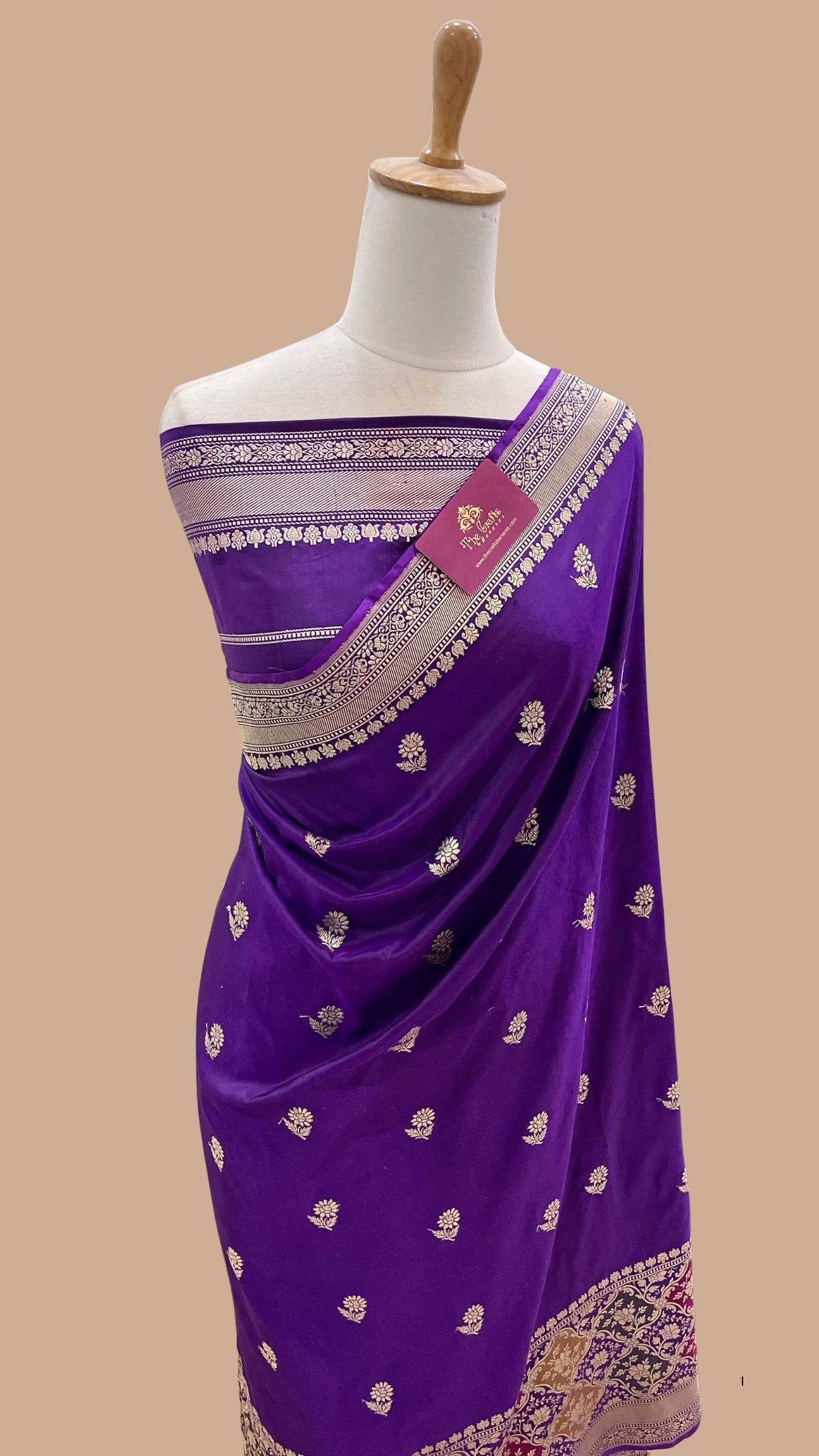 Pure Katan Silk Handloom Banarasi Saree - with kadhua motifs