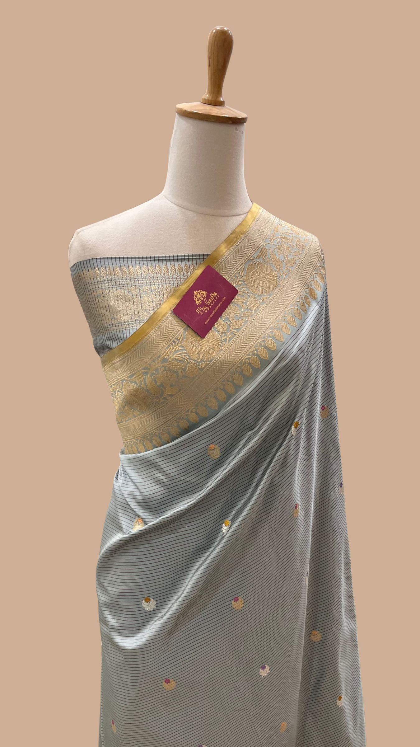 Pure Katan Silk Handloom Banarasi Saree - with kadhua meenakari motifs