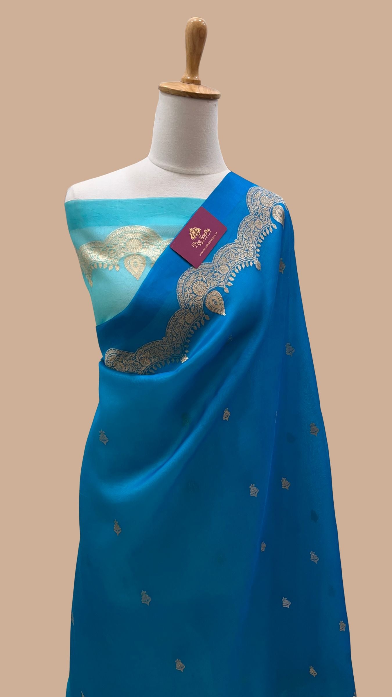Pure Kora Silk Handloom Banarasi Saree - With Kadhua motifs