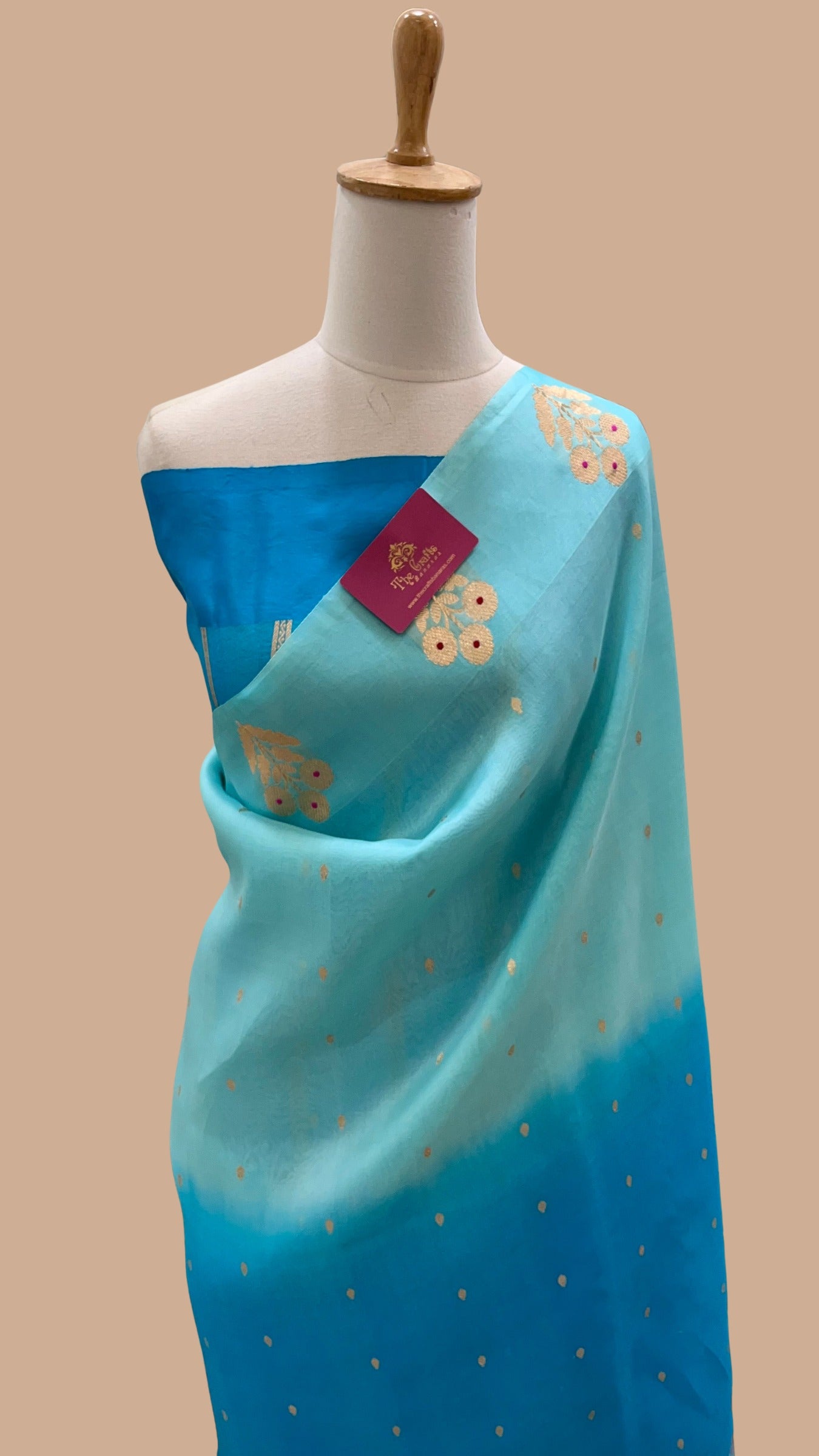Pure Kora Silk Handloom Banarasi Saree - With Kadhua motifs