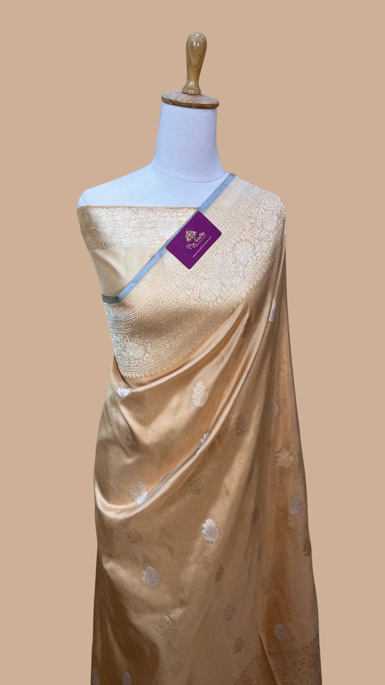 Pure Katan Silk Handloom Banarasi Saree - with kadhua motifs