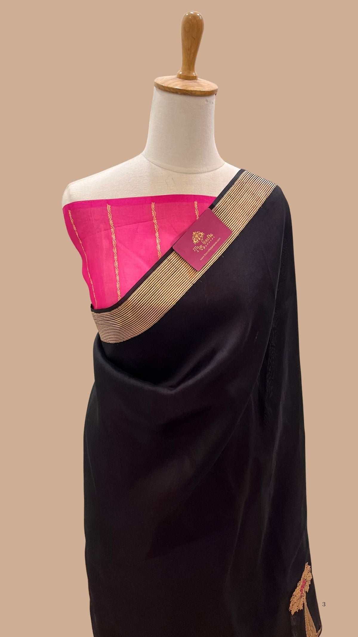 Pure Kora Silk Handloom Banarasi Saree - With Kadhua motifs