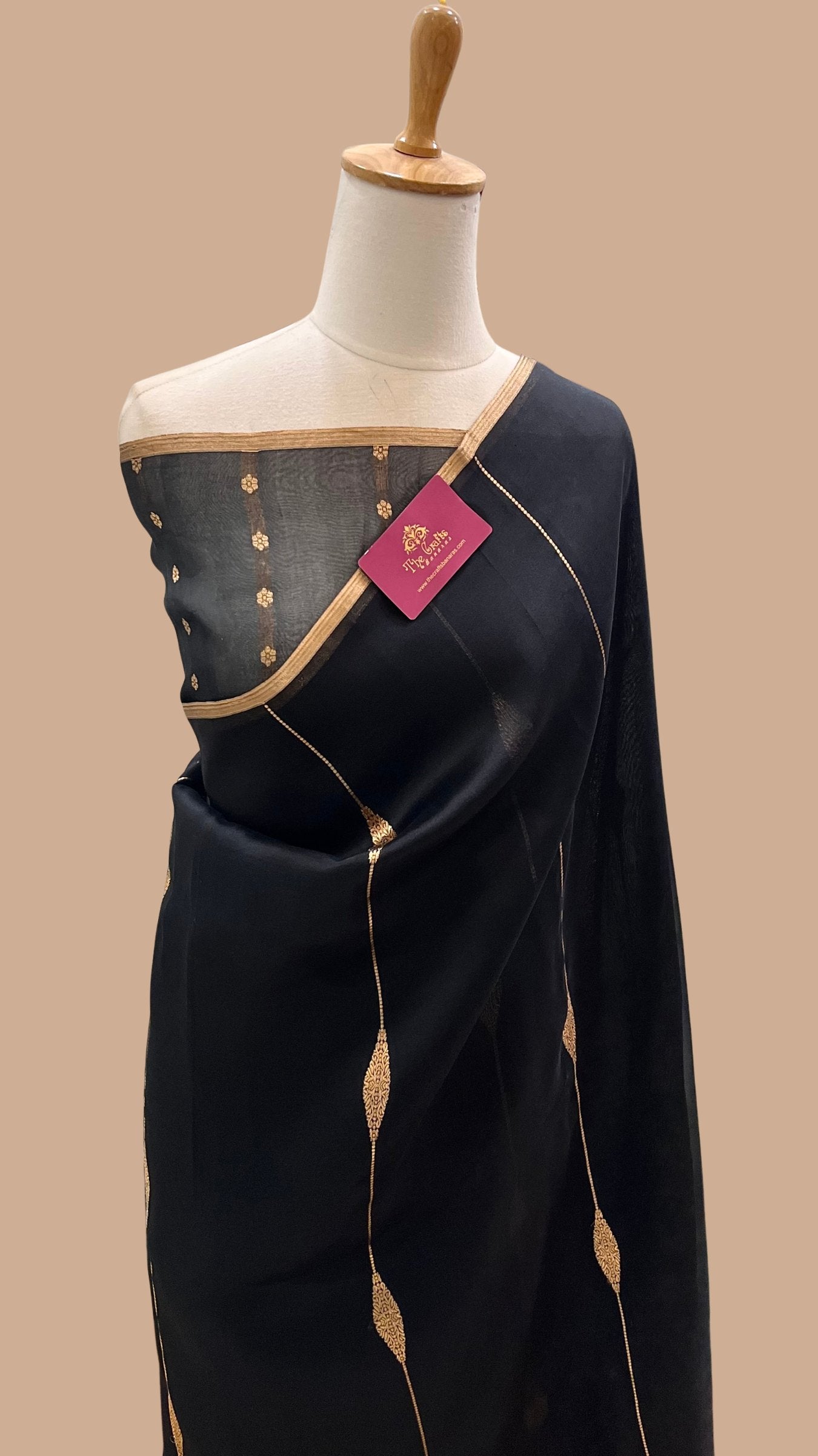 Pure Kora Silk Handloom Banarasi Saree - with kadhua motifs