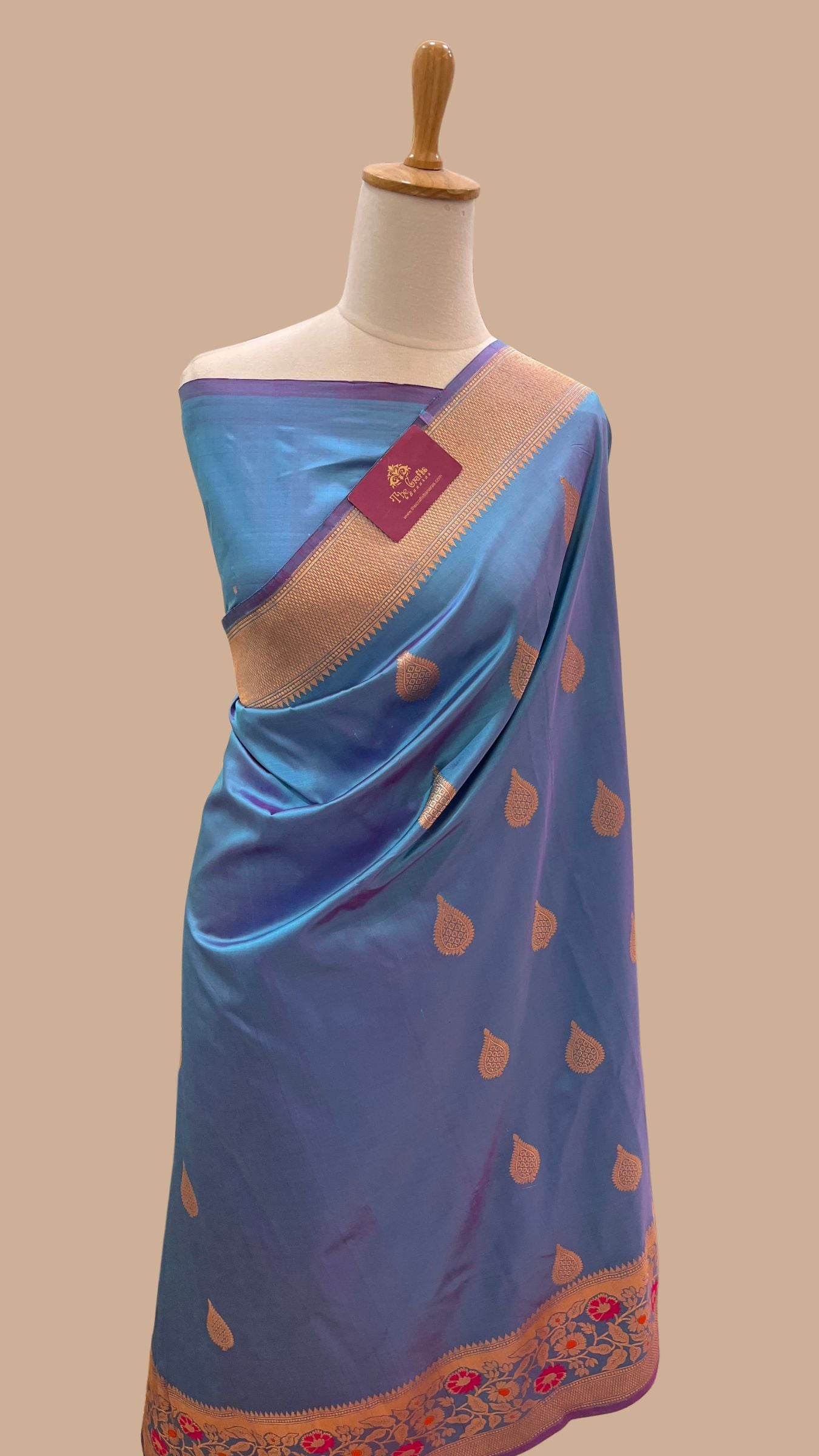 Pure Katan Silk Handloom Banarasi Saree - with kadhua motifs