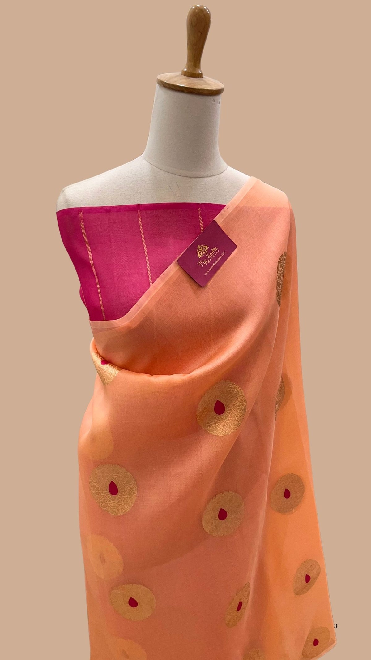 Pure Kora Silk Handloom Banarasi Saree - With Kadhua motifs
