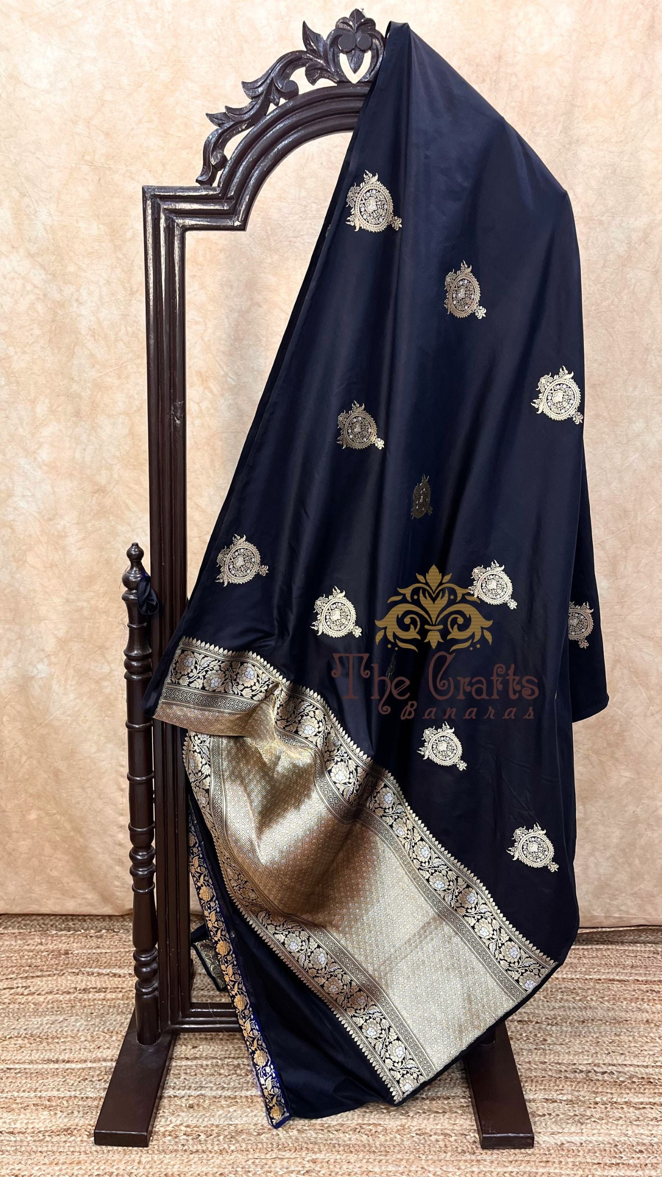 Pure Katan Silk Handloom Banarasi Saree - with kadhua motifs