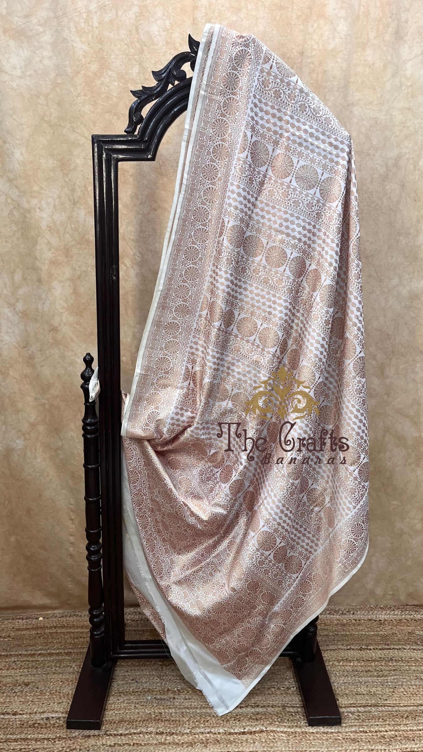 Pure Katan Silk Handloom Banarasi Saree - with kadhua resham work