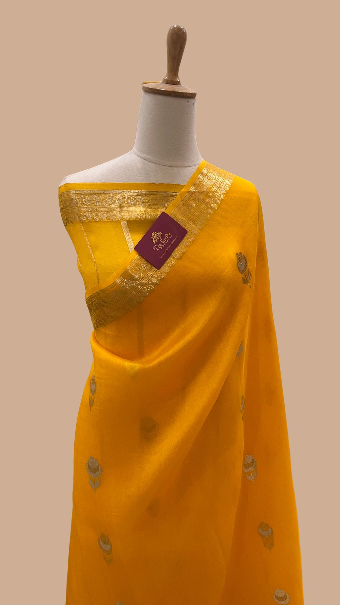Pure Kora Silk Handloom Banarasi Saree - With Kadhua motifs
