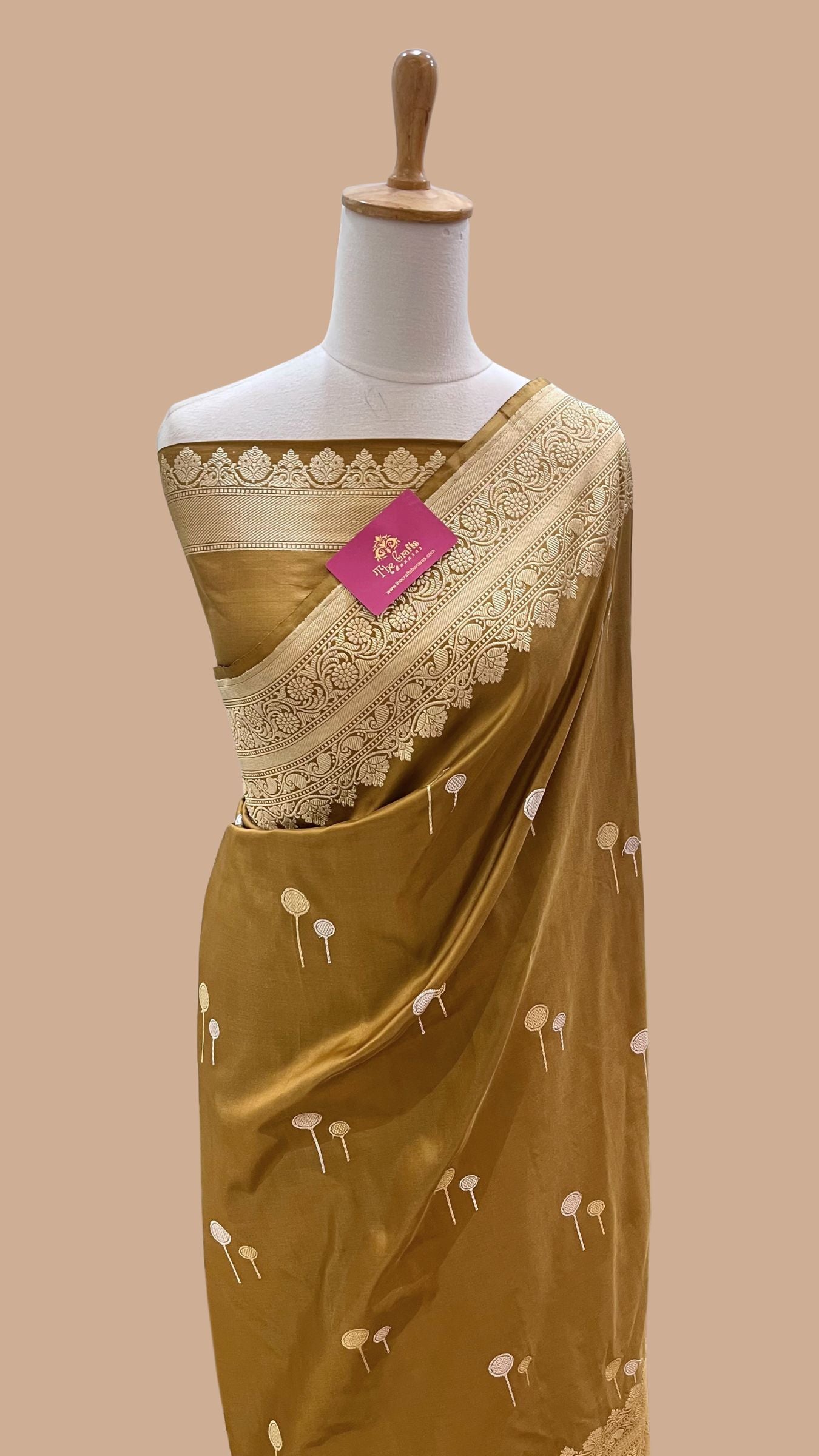 Pure Katan Silk Handloom Banarasi Saree - with kadhua sona rupa motifs