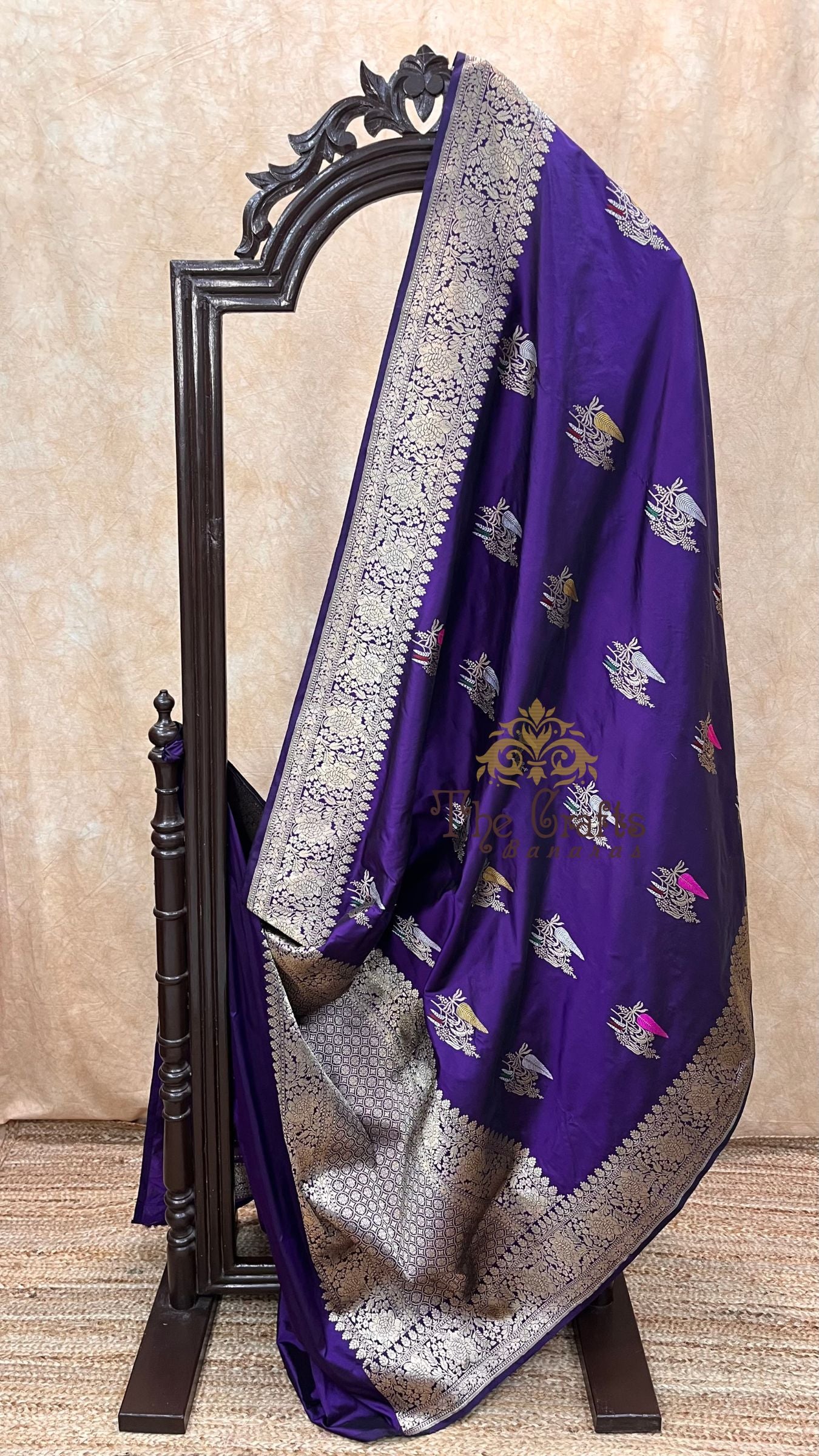 Pure Katan Silk Handloom Banarasi Saree - with kadhua meenakari motifs