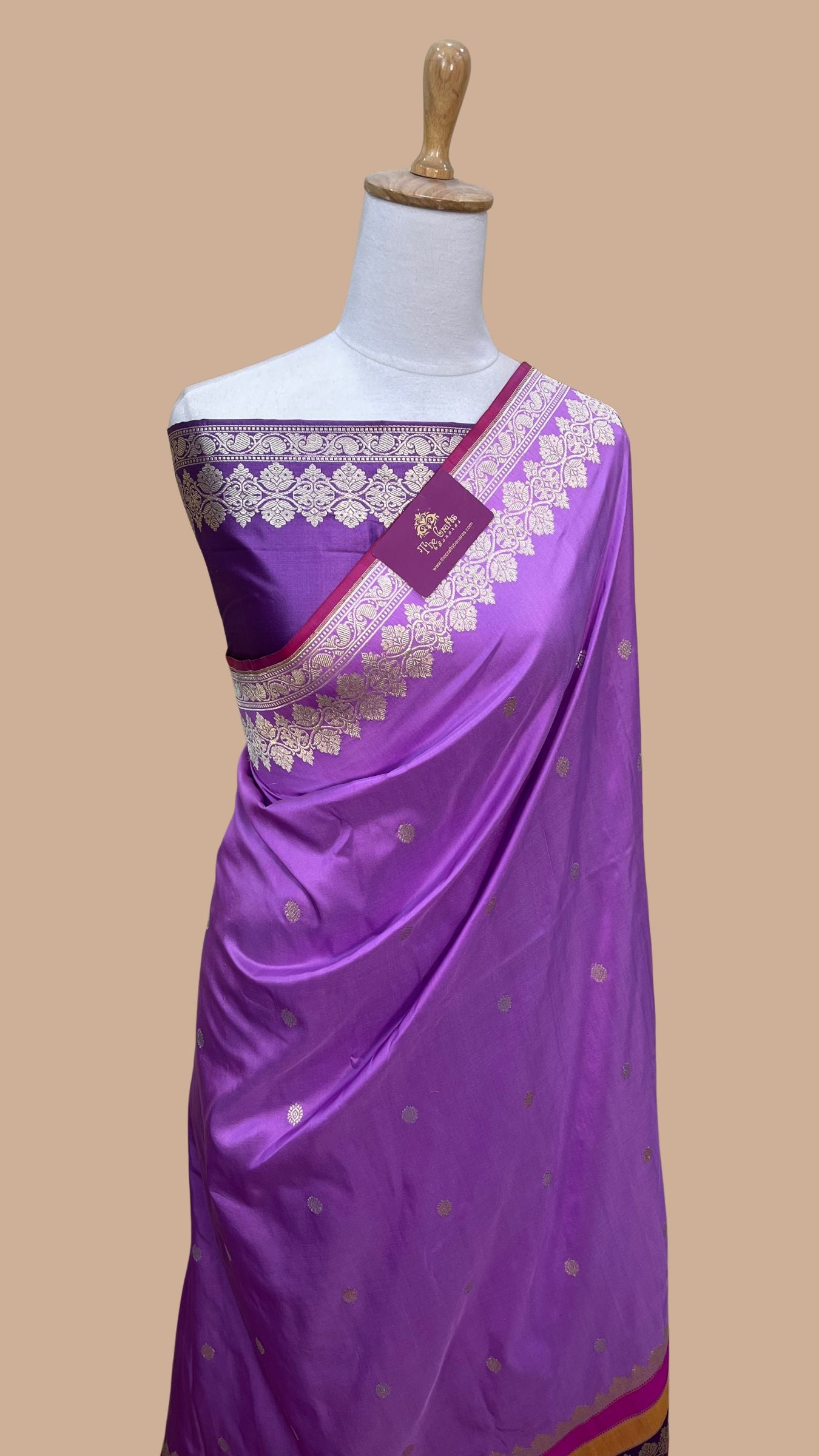 Pure Katan Silk Handloom Banarasi Saree - with kadhua motifs