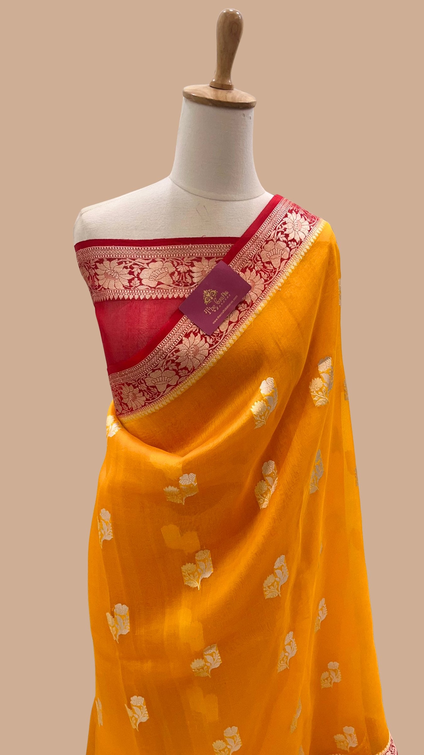 Pure Kora Silk Handloom Banarasi Saree - With Kadhua motifs