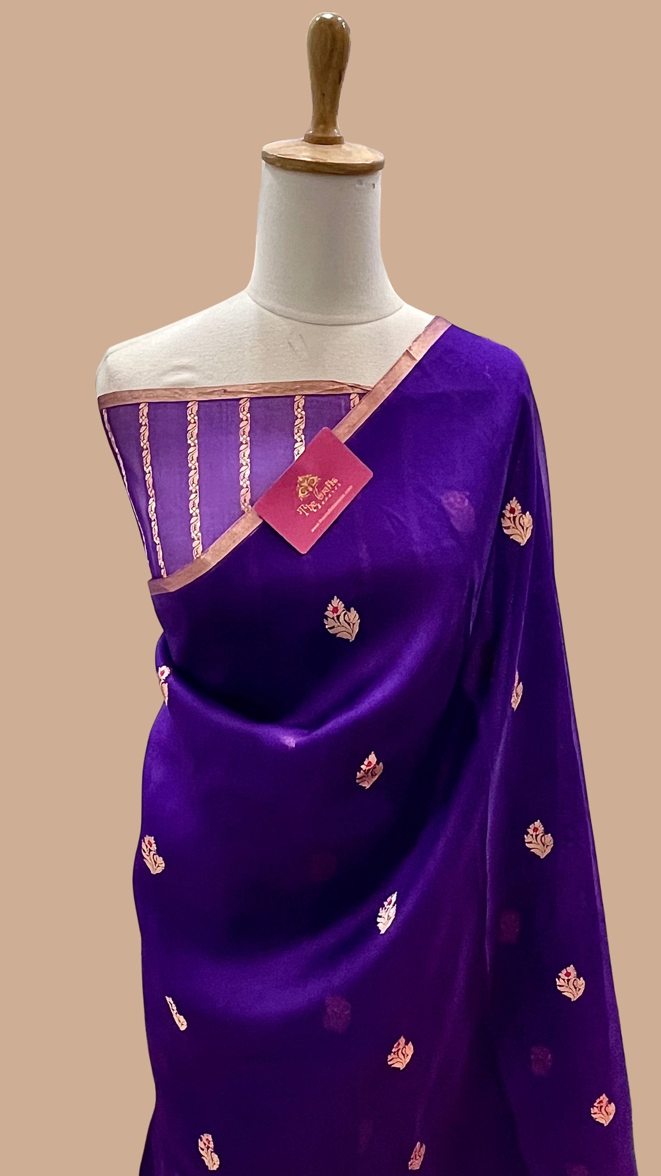 Pure Kora Silk Handloom Banarasi Saree - with kadhua motifs