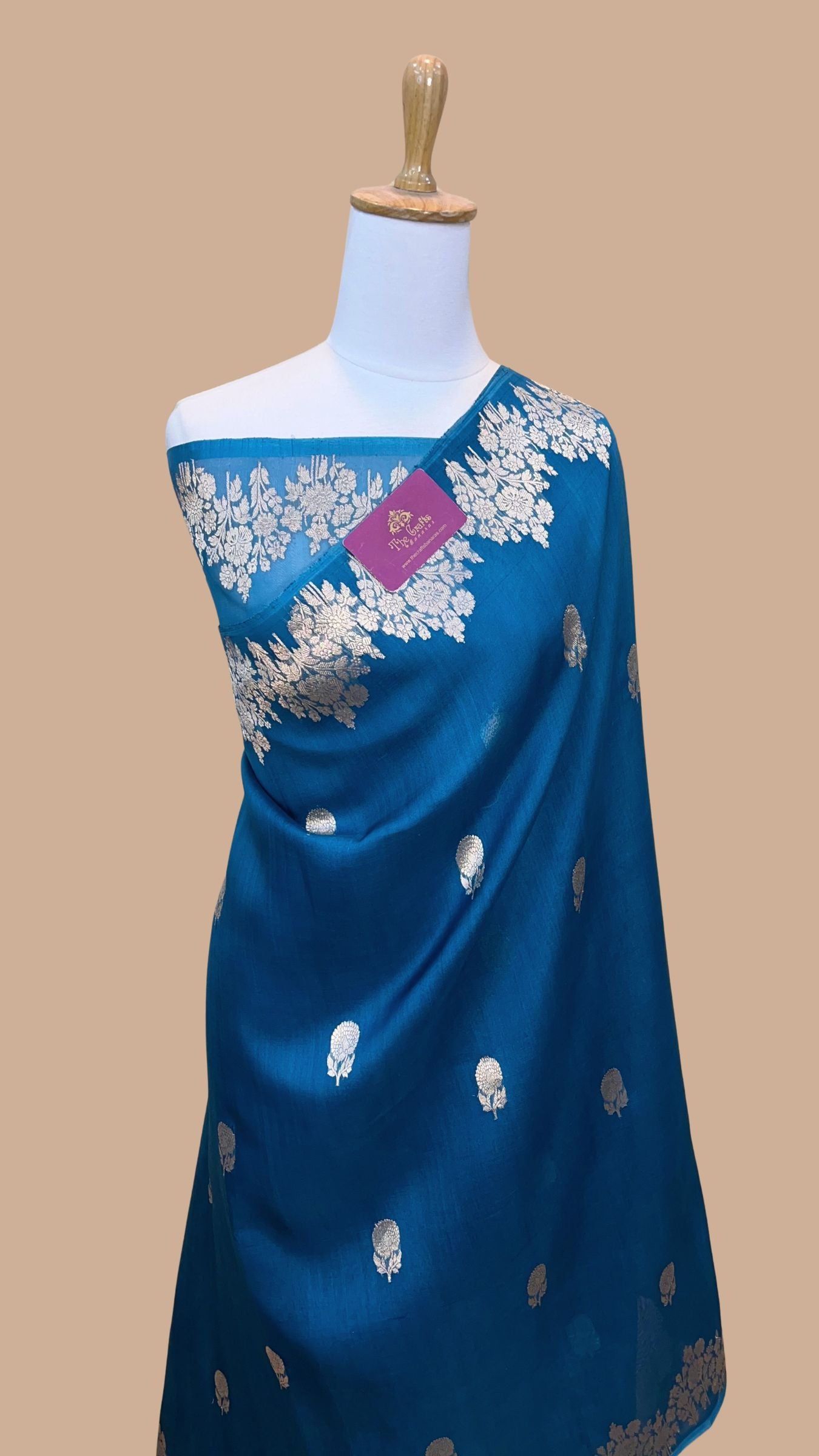 Pure Kora Silk Handloom Banarasi Saree - With Kadhua motifs