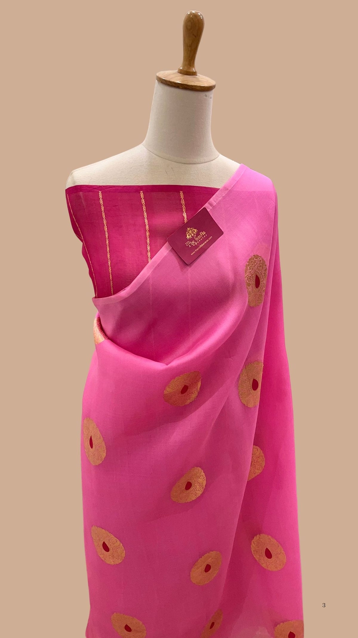 Pure Kora Silk Handloom Banarasi Saree - With Kadhua motifs