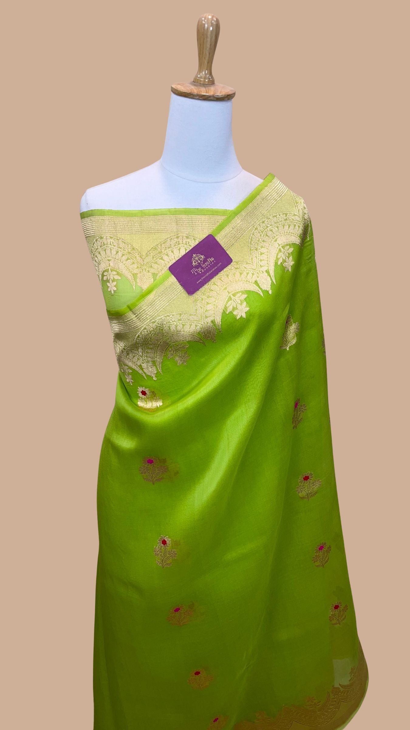 Pure Kora Silk Handloom Banarasi Saree - With Kadhua motifs