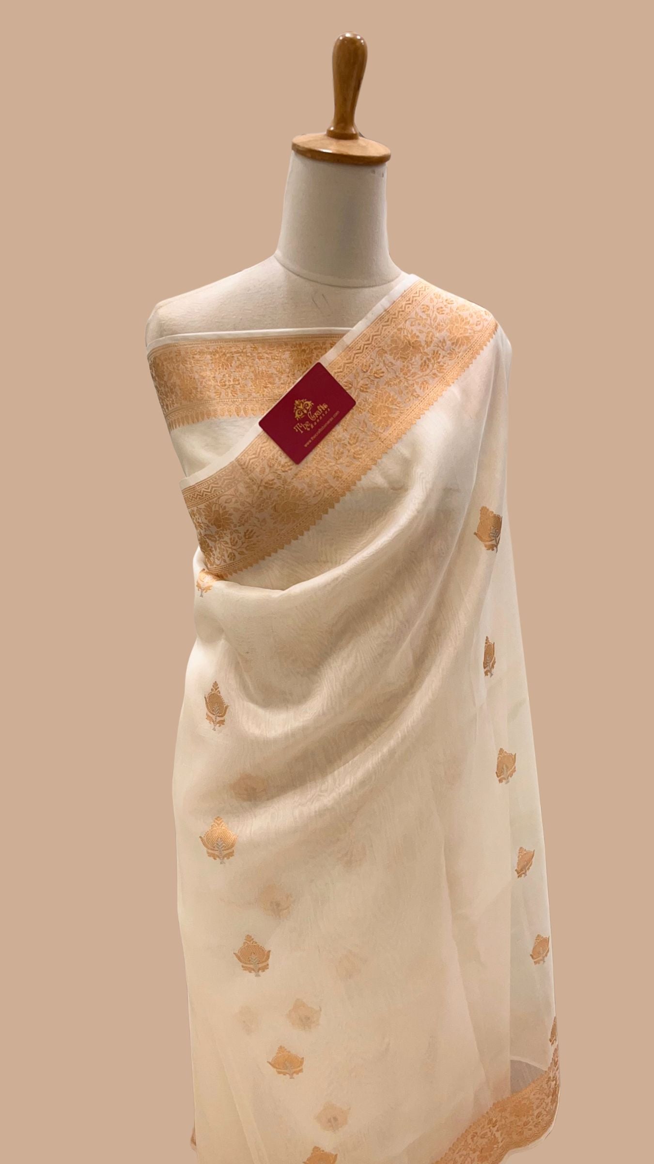 Pure Kora Silk Handloom Banarasi Saree - With Kadhua motifs