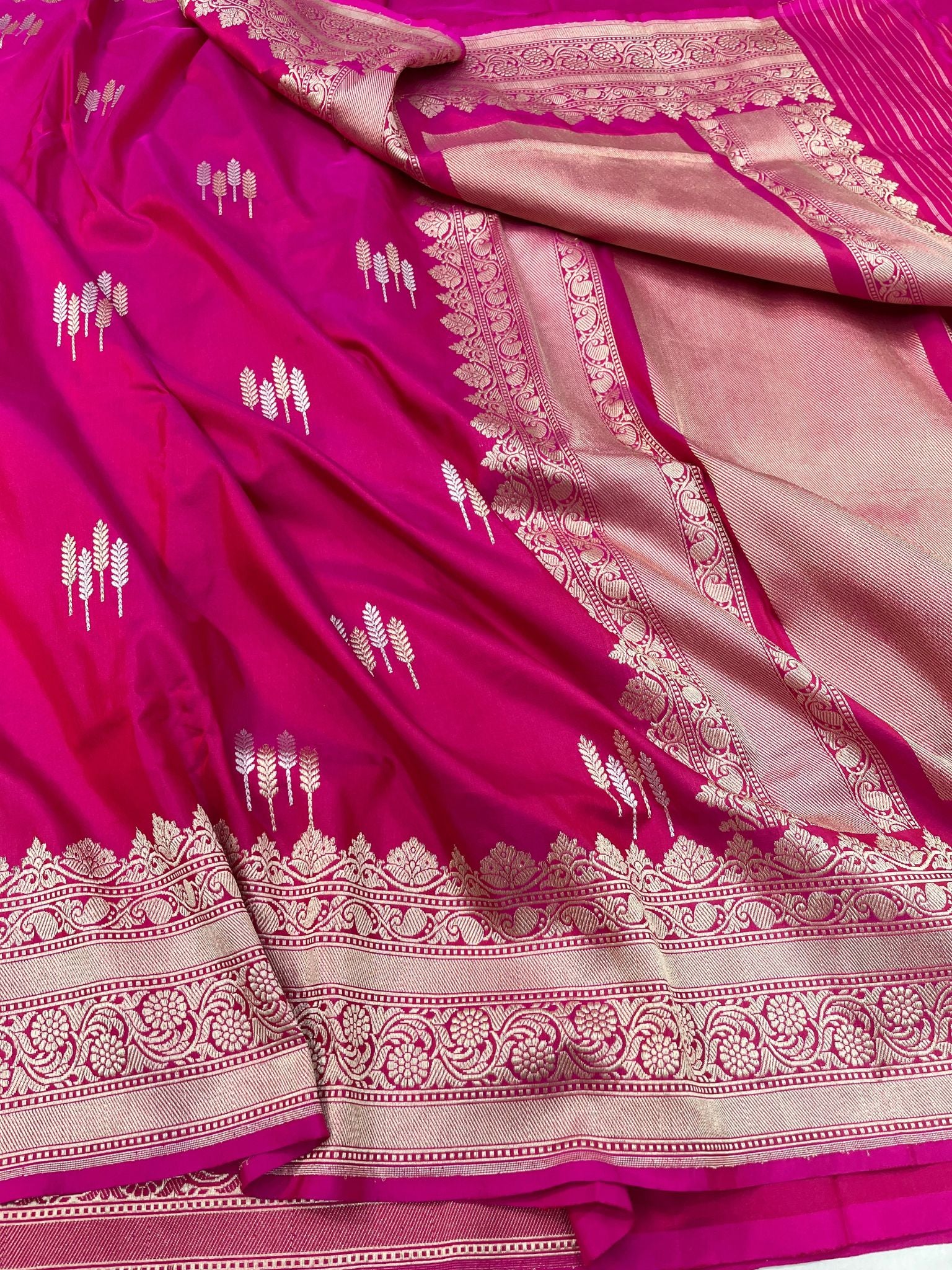 Pure Katan Silk Handloom Banarasi Saree - with sona rupa kadhua motifs