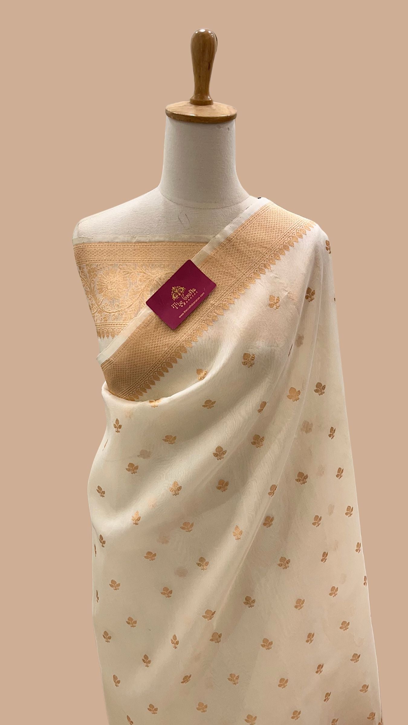Pure Kora Silk Handloom Banarasi Saree - With Kadhua motifs