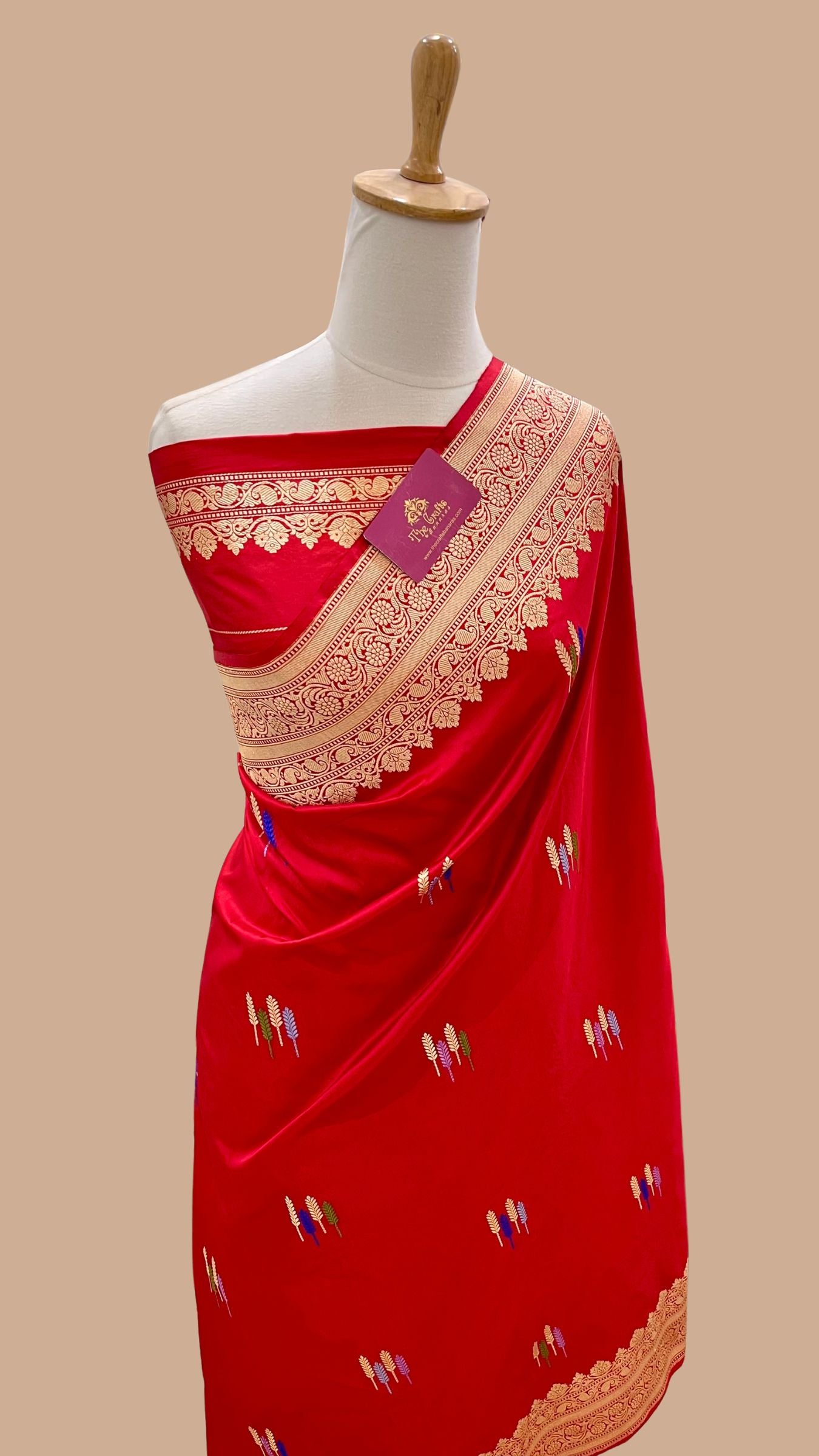Pure Katan Silk Handloom Banarasi Saree - with meenakari kadhua motifs