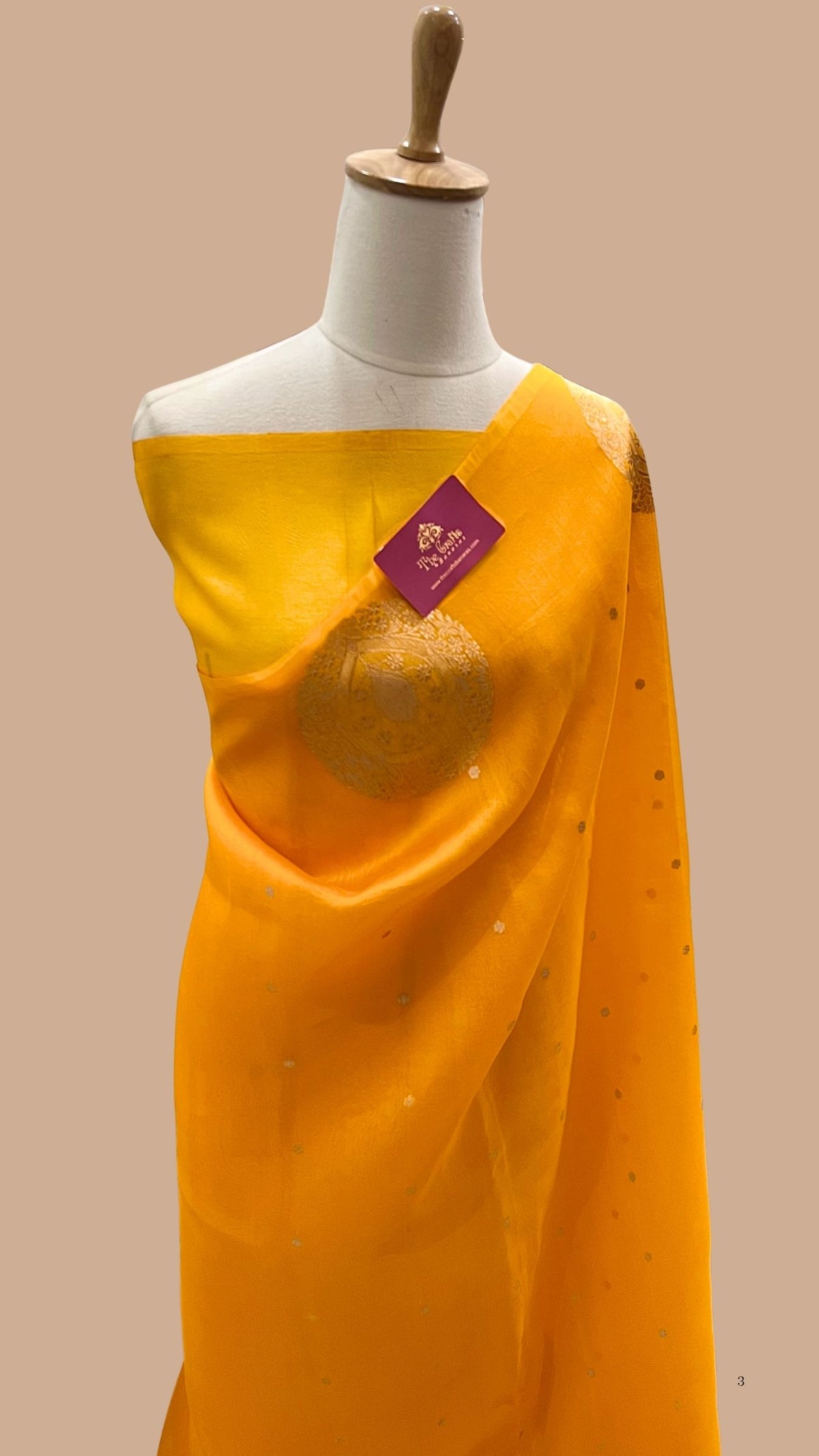 Pure Kora Silk Handloom Banarasi Saree - With Kadhua motifs