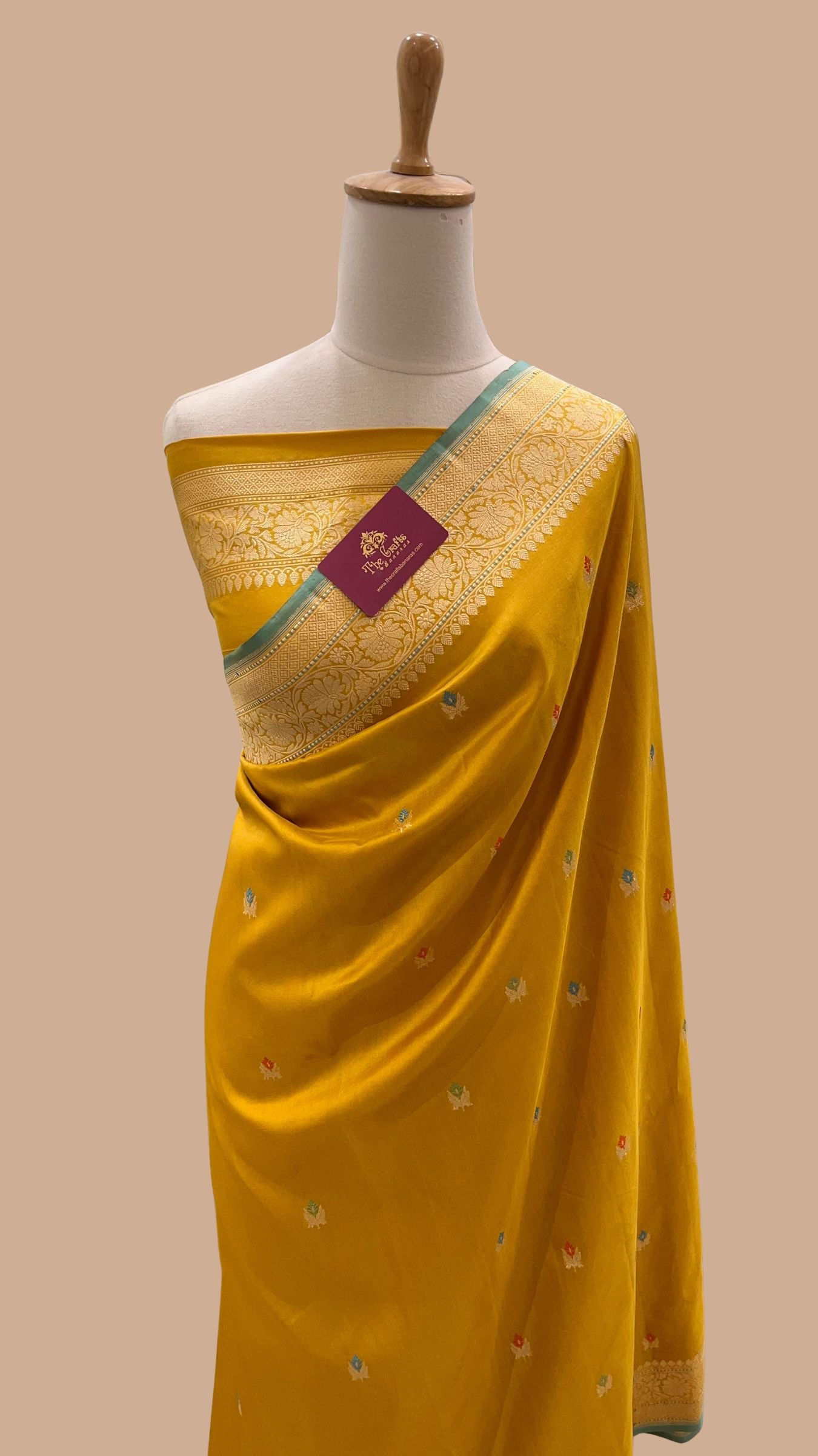 Pure Katan Silk Handloom Banarasi Saree - with kadhua motifs