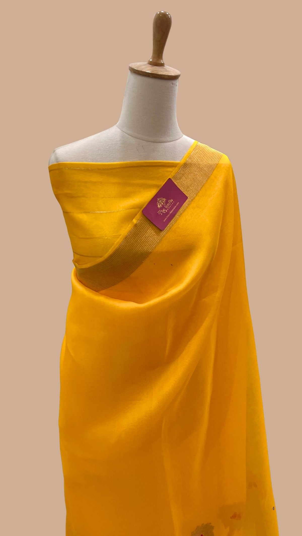 Pure Kora Silk Handloom Banarasi Saree - With Kadhua motifs