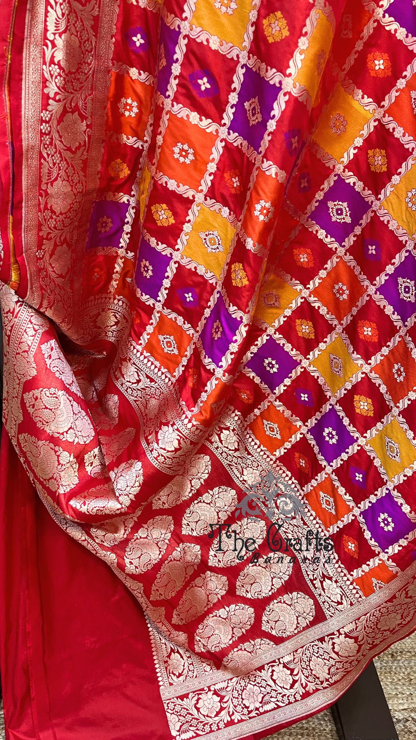 Rangkat Pure Katan Silk Handloom Banarasi Saree - Jaal Work With Meenakari
