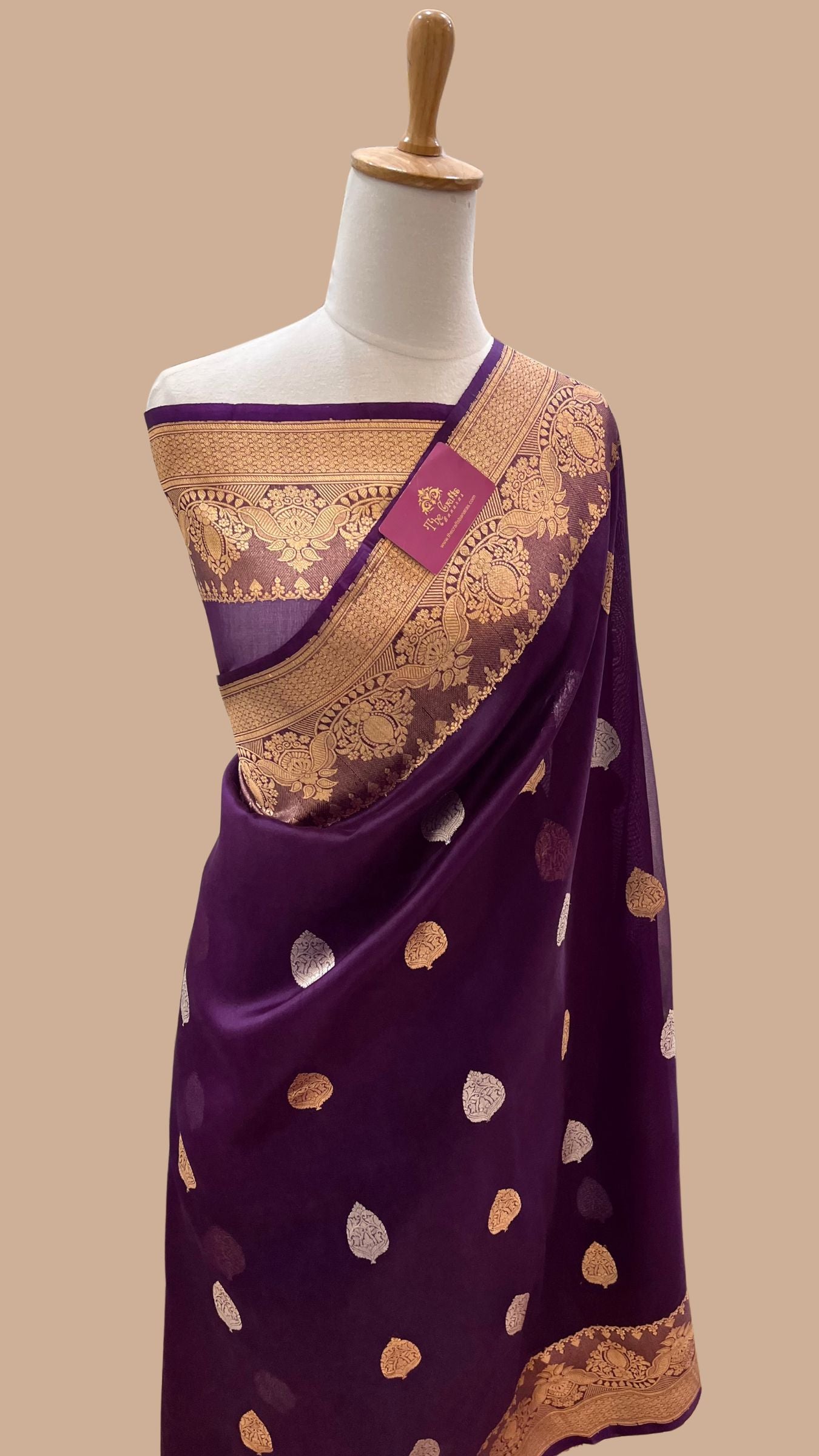 Pure Kora Silk Handloom Banarasi Saree - With Kadhua motifs