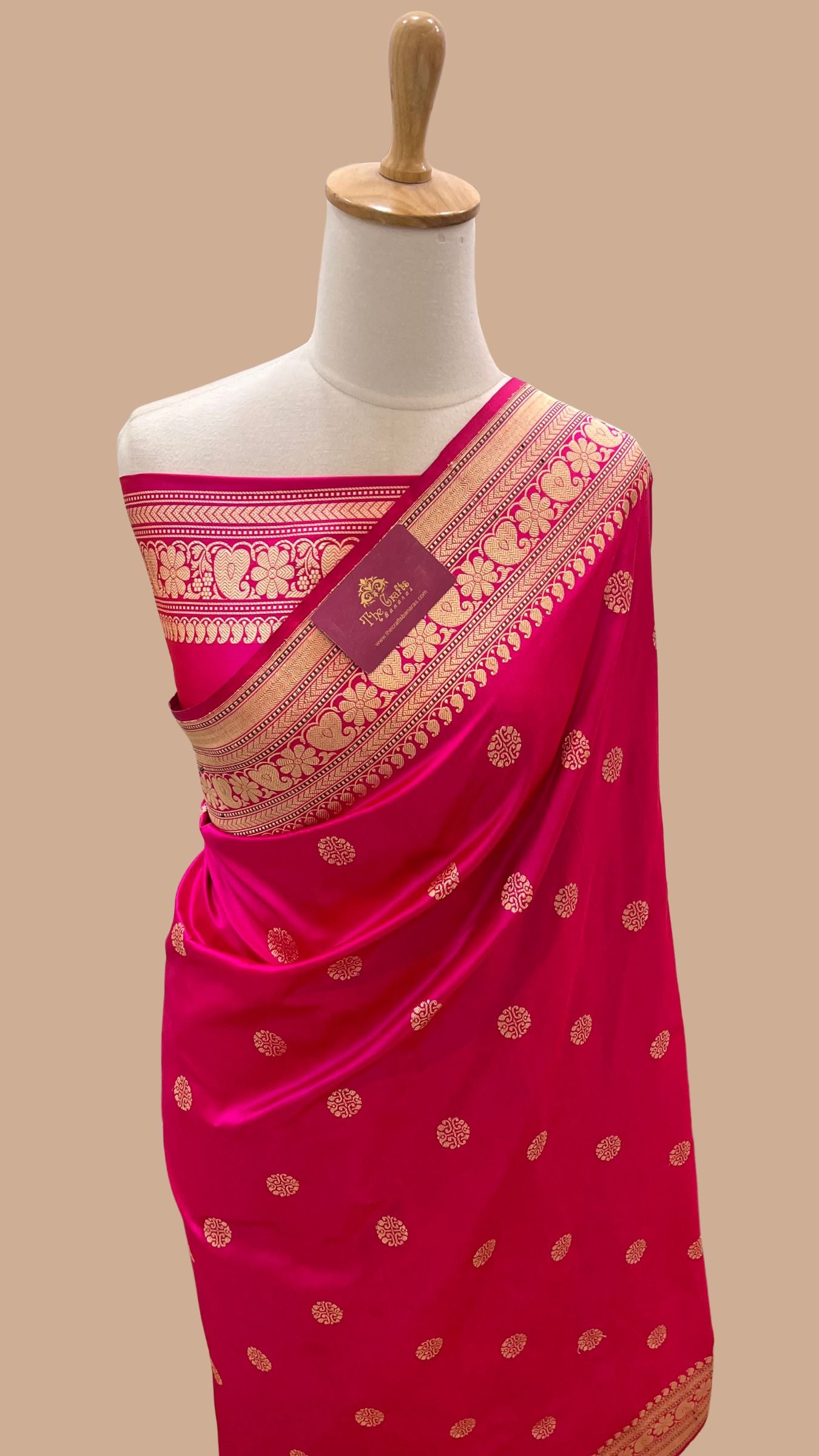 Pure Katan Silk Handloom Banarasi Saree - with kadhua motifs