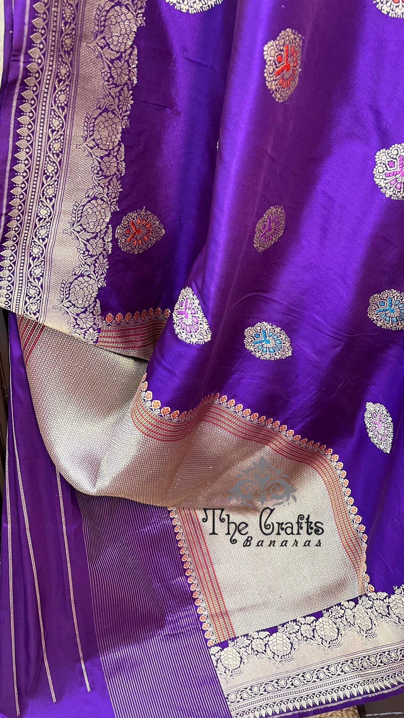 Pure Katan Silk Handloom Banarasi Saree - with kadhua meenakari motifs
