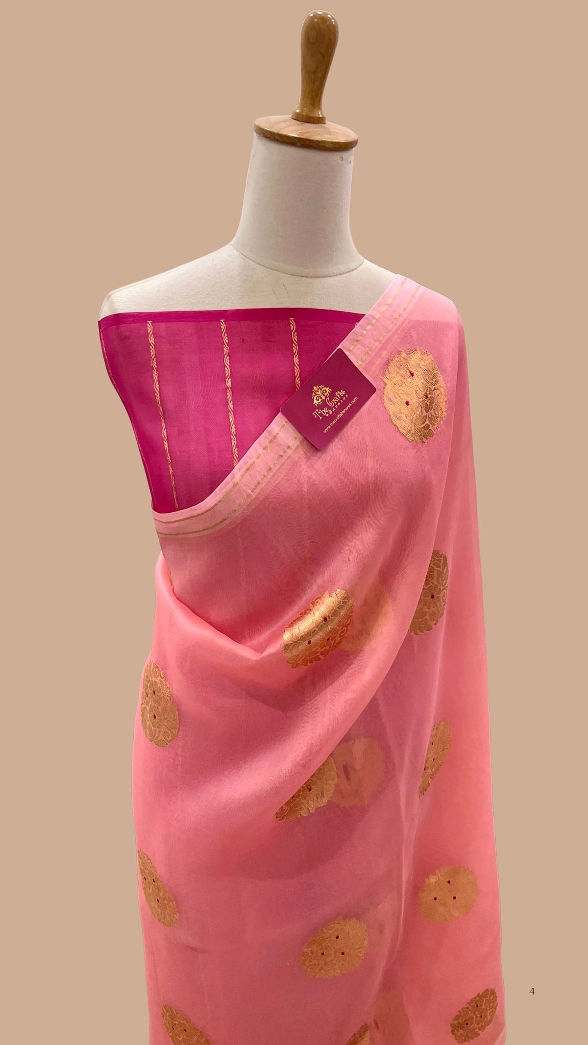 Pure Kora Silk Handloom Banarasi Saree - With Kadhua motifs
