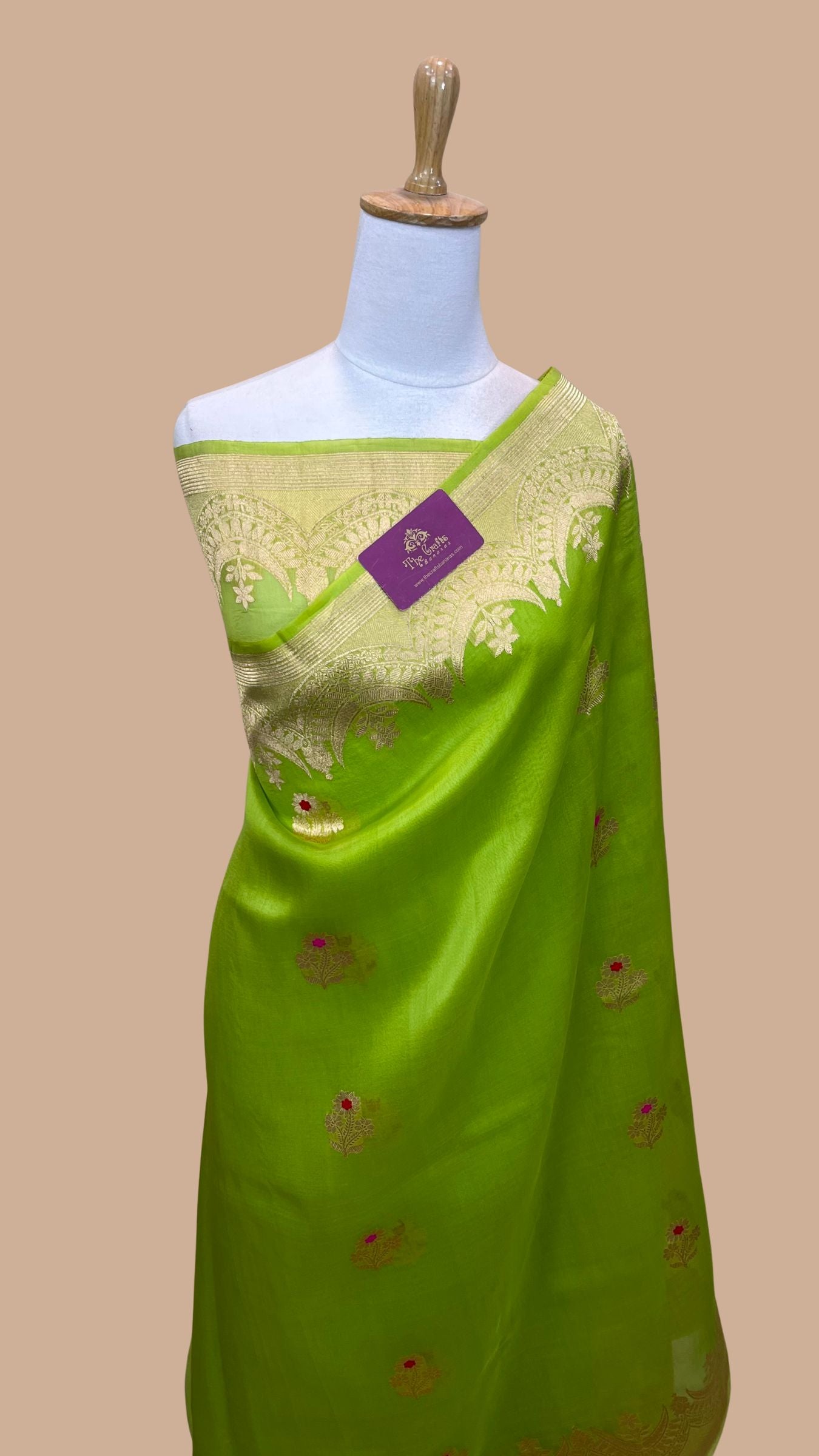 Pure Kora Silk Handloom Banarasi Saree - With Kadhua motifs