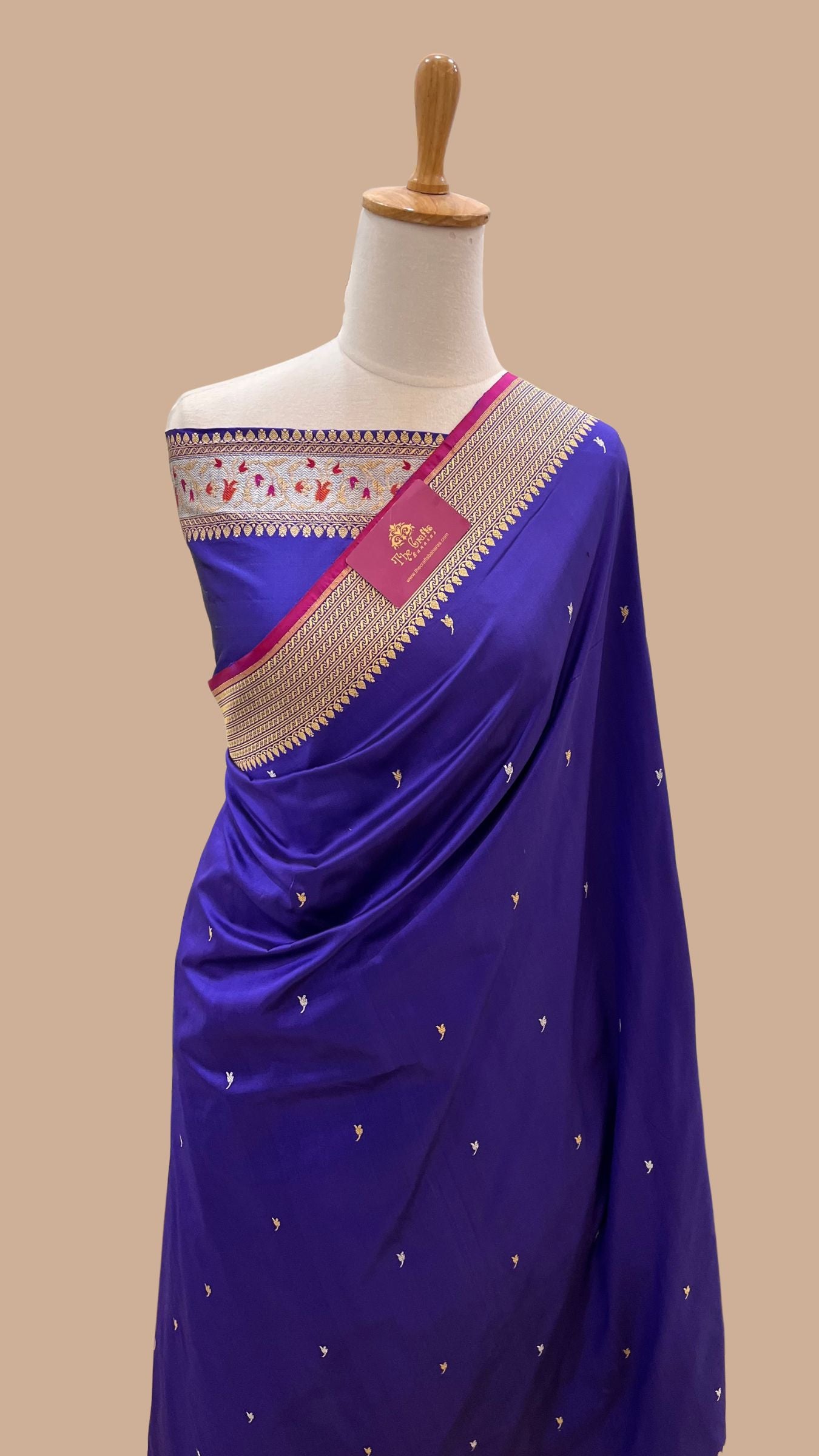 Pure Katan Silk Handloom Banarasi Saree - with kadhua meenakari motifs