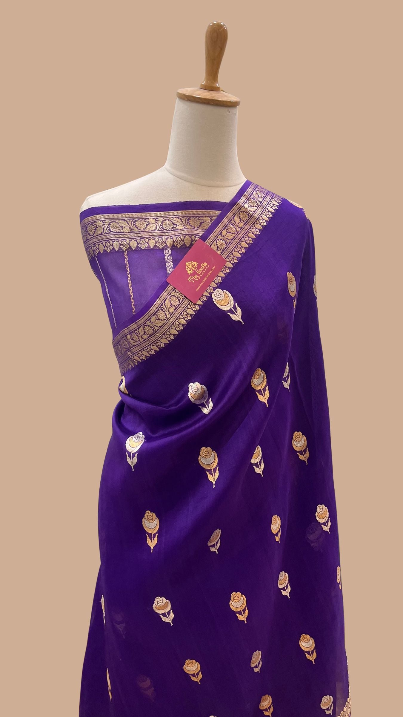 Pure Kora Silk Handloom Banarasi Saree - With Kadhua motifs
