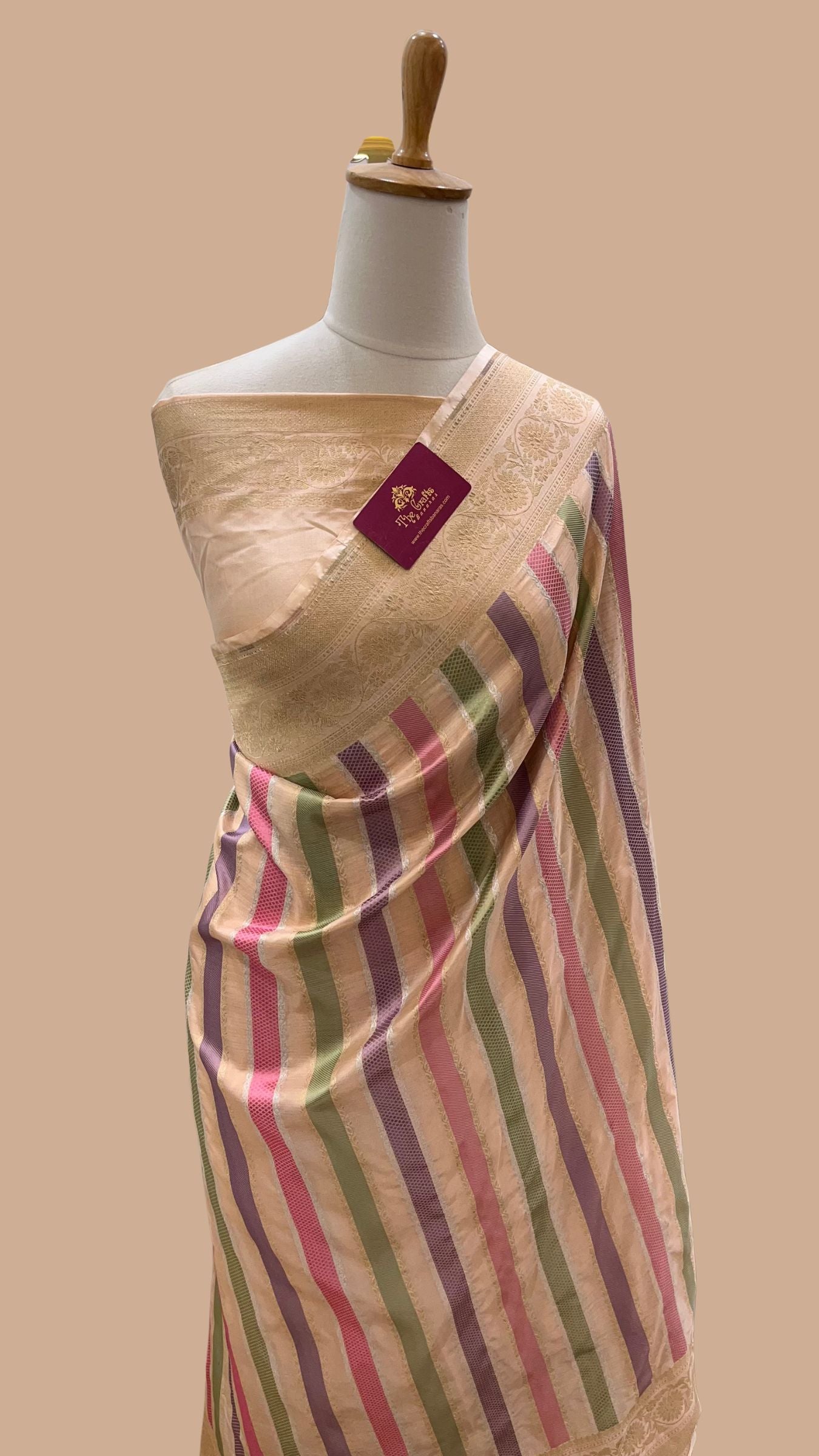 Rangkat Pure Katan Silk Handloom Banarasi Saree - with kadhua work