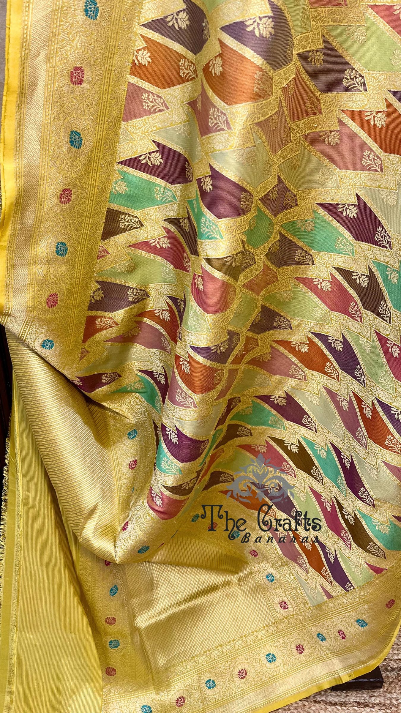 Rangkat Pure Katan Silk Handloom Banarasi Saree - All Over Kadiyal Jaal Work