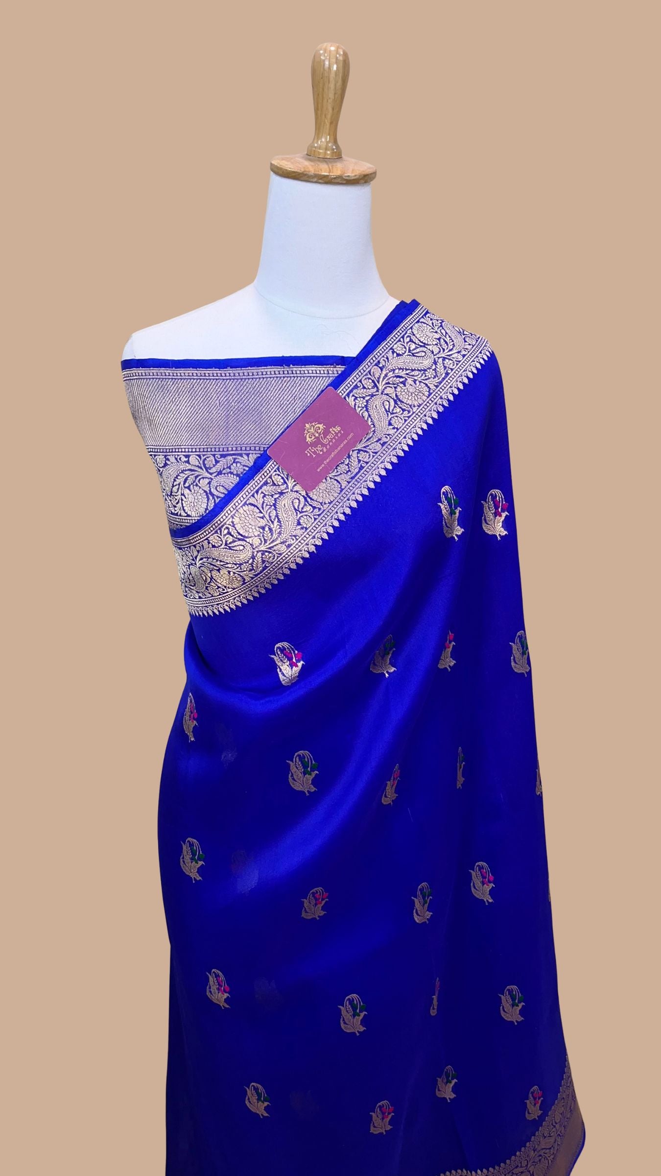 Pure Kora Silk Handloom Banarasi Saree - With Kadhua motifs
