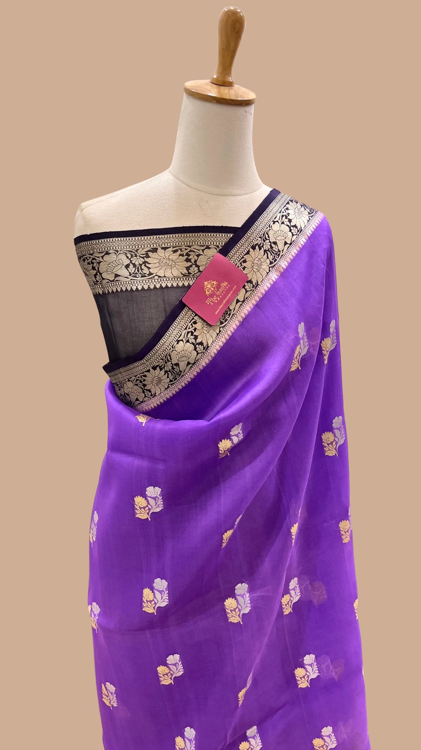 Pure Kora Silk Handloom Banarasi Saree - With Kadhua motifs