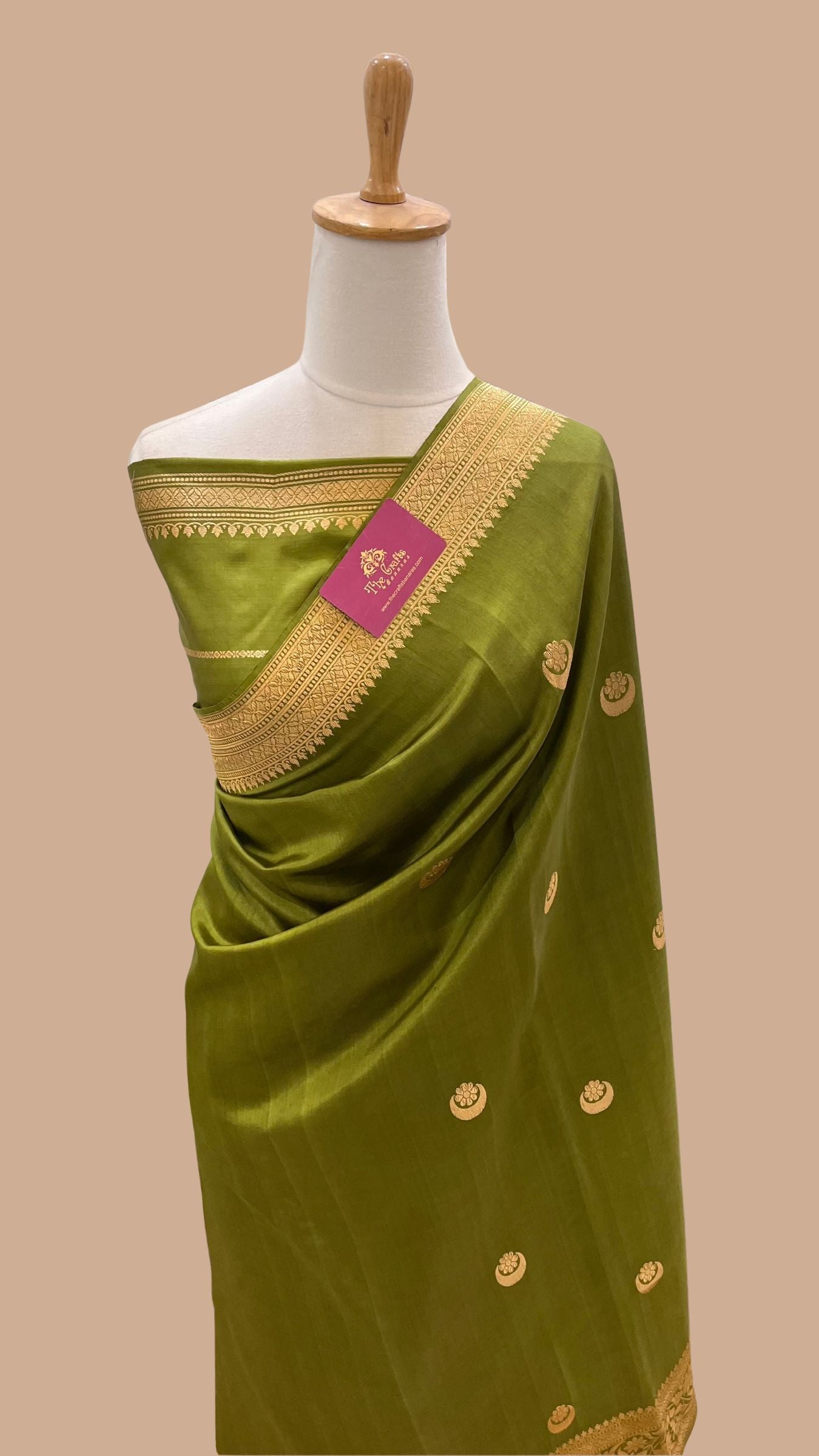 Pure Katan Silk Handloom Banarasi Saree - with kadhua motifs