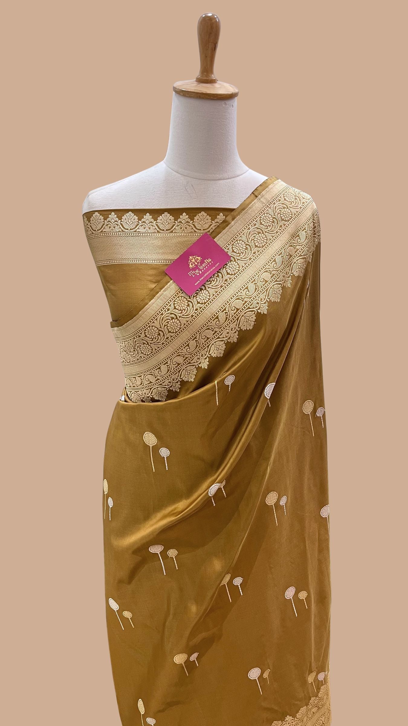 Pure Katan Silk Handloom Banarasi Saree - with kadhua sona rupa motifs
