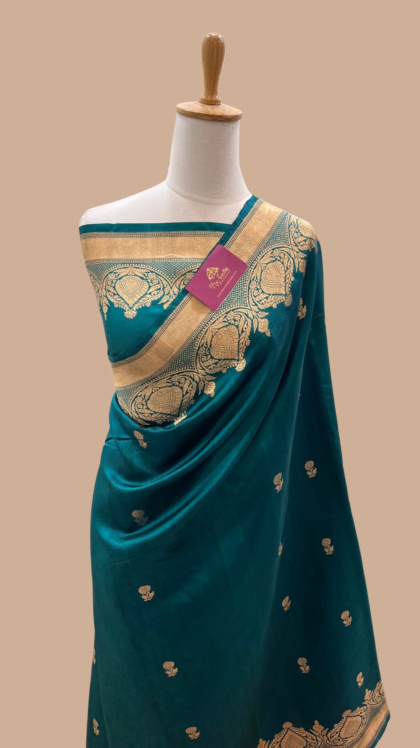 Pure Katan Silk Handloom Banarasi Saree - with kadhua motifs