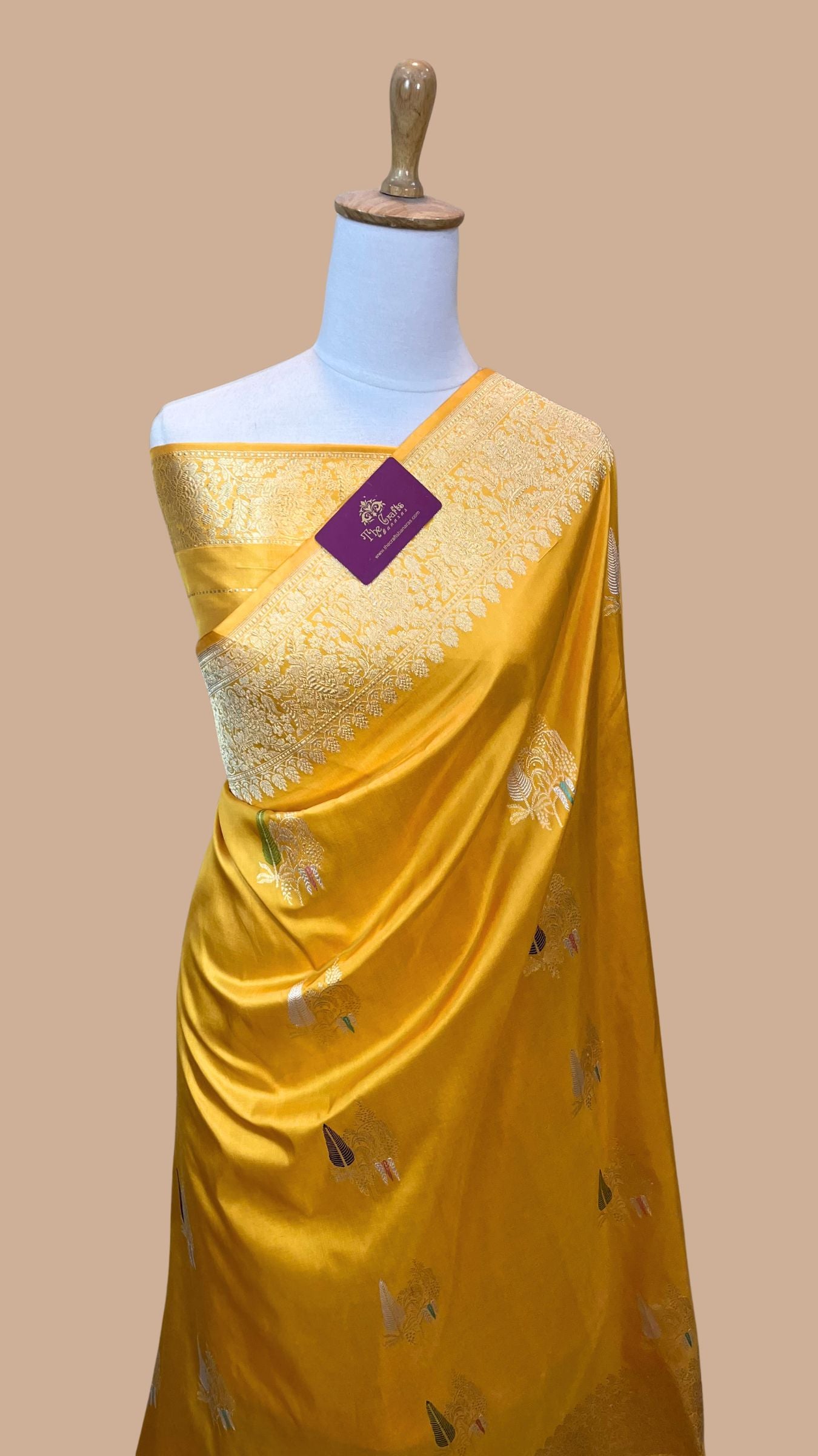 Pure Katan Silk Handloom Banarasi Saree - with kadhua meenakari motifs