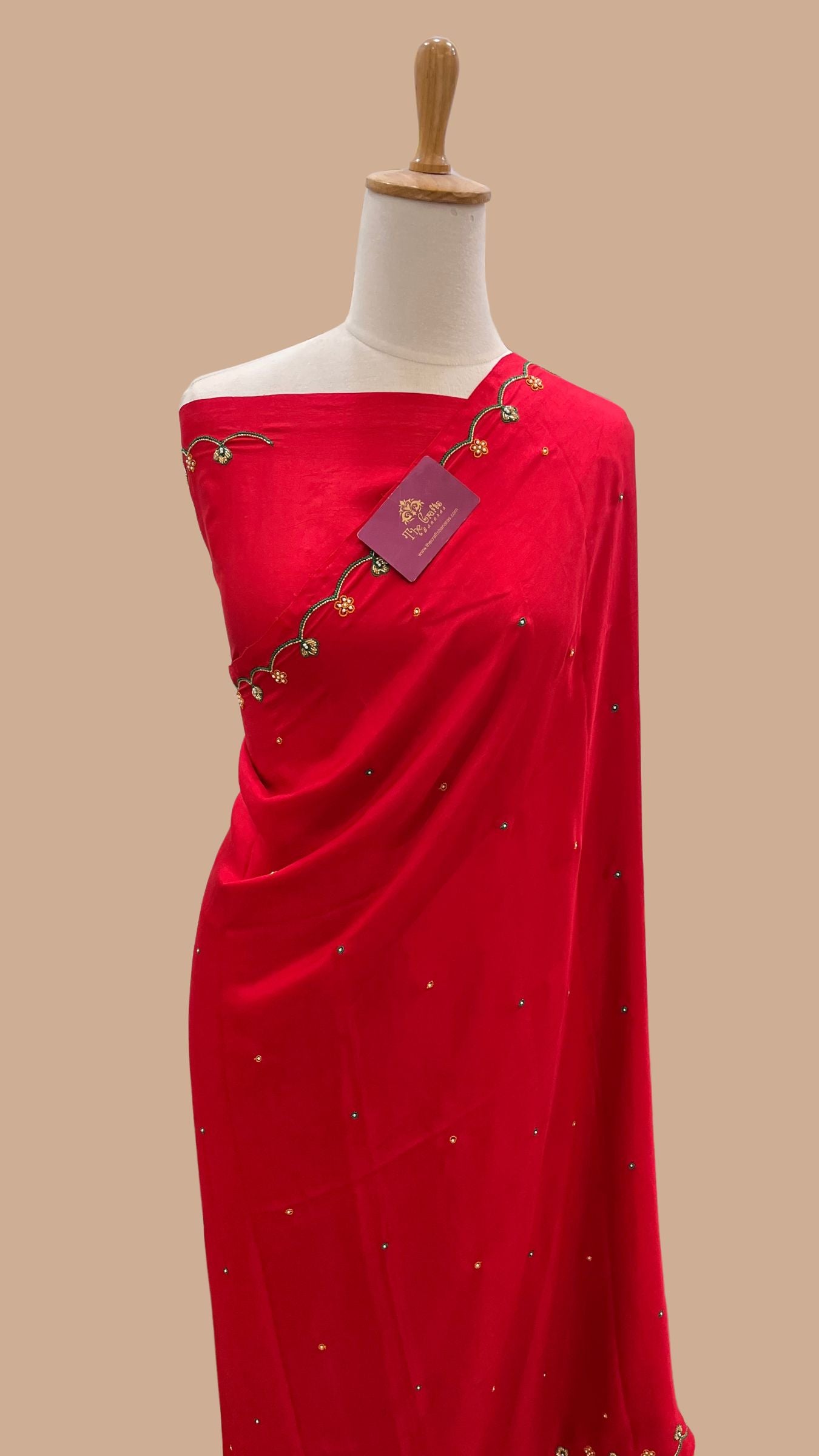 Pure Crepe Silk Handloom Banarasi Saree - handwork motifs